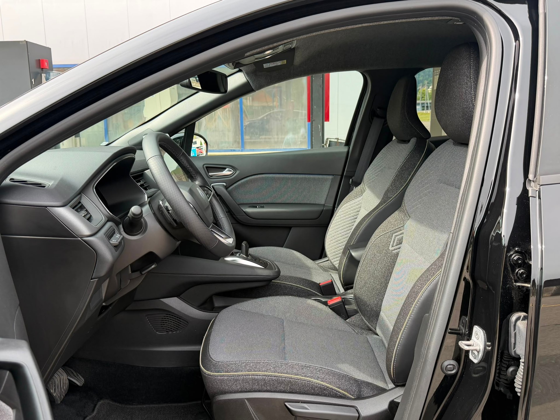 RENAULT Captur 1.3 TCe Techno EDC *Neustes Modell**Neuwertiger Zustand**Top Ausstattung**Renault Werksgarantie*-image-7