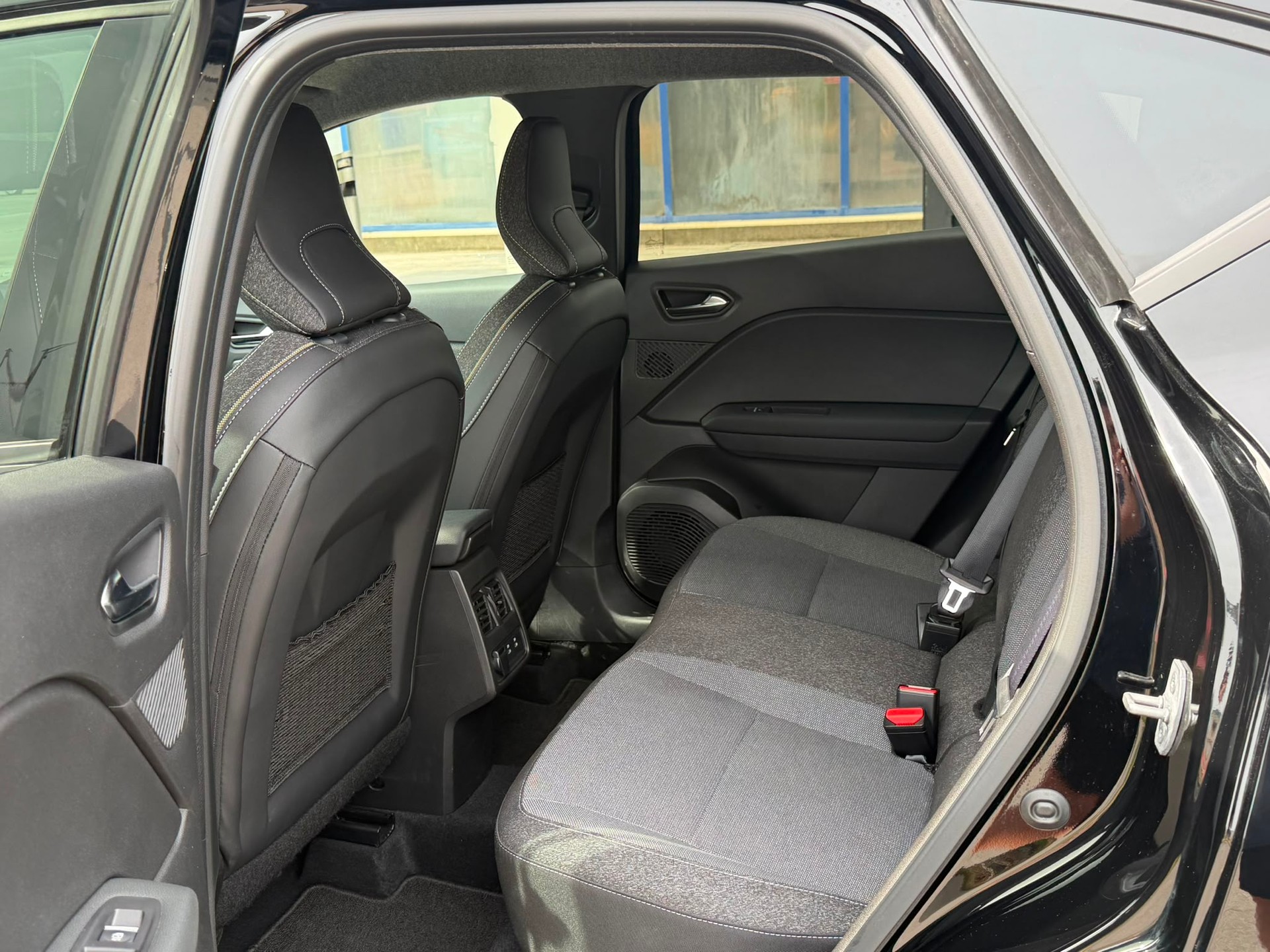 RENAULT Captur 1.3 TCe Techno EDC *Neustes Modell**Neuwertiger Zustand**Top Ausstattung**Renault Werksgarantie*-image-9
