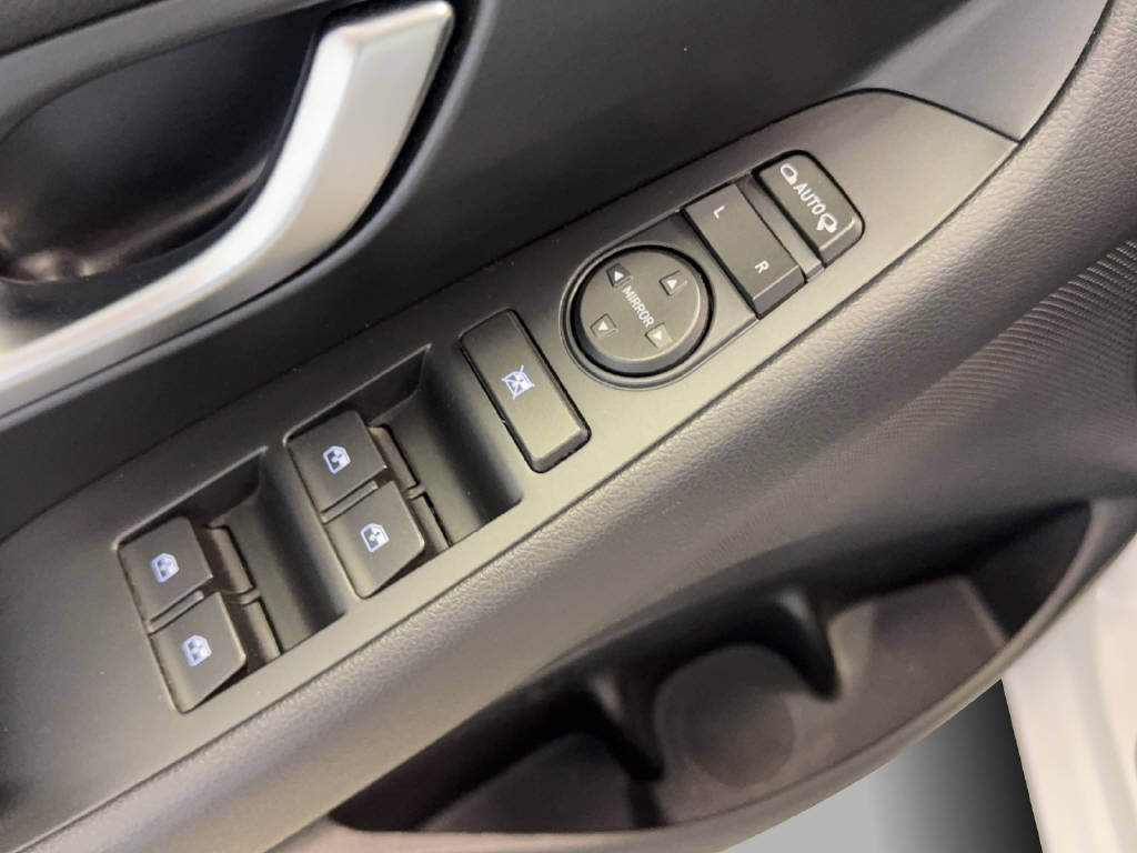 HYUNDAI i30 1.5 T-GDi Amplia-image-2