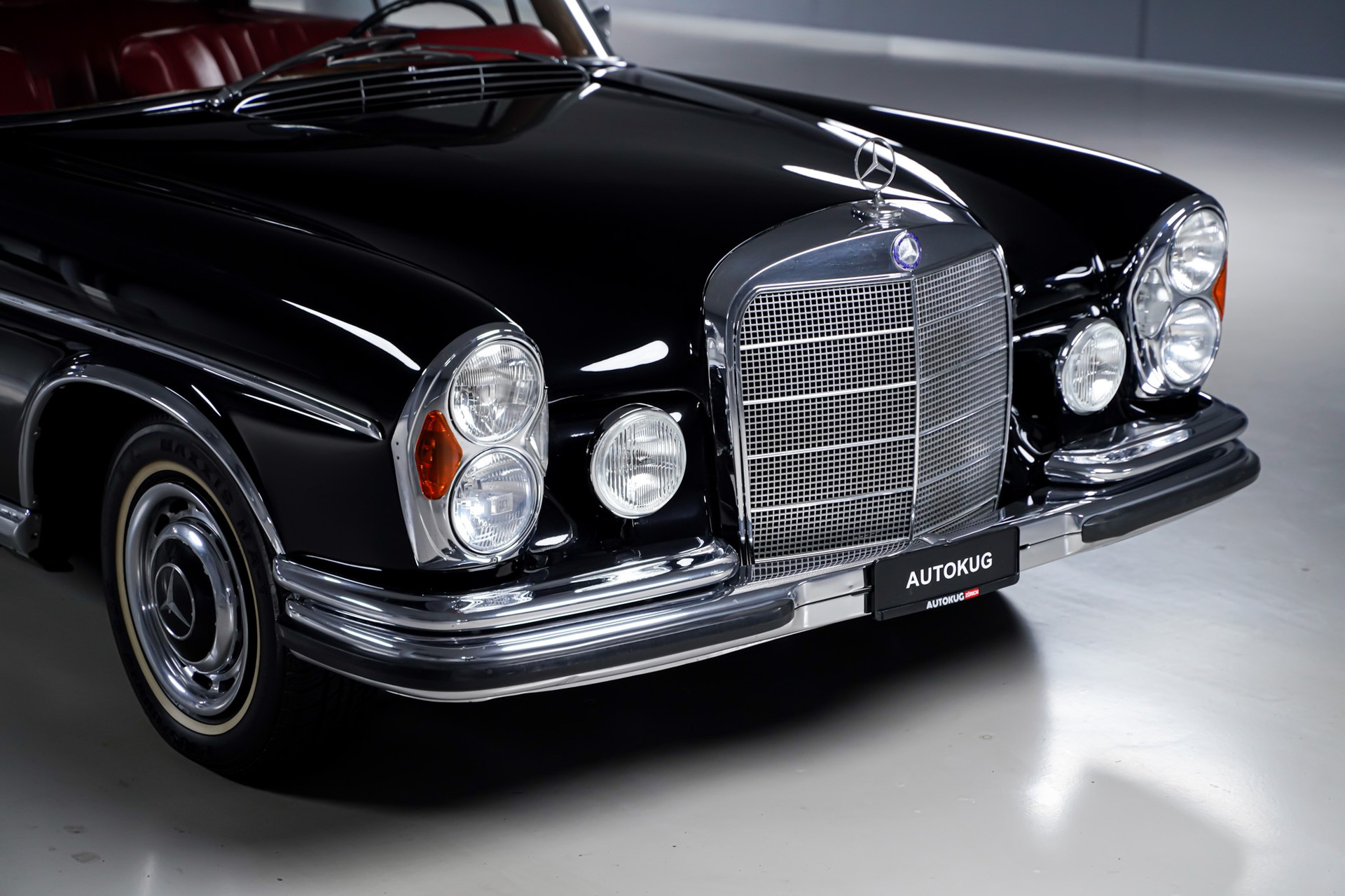 MERCEDES-BENZ 300 SE Coupé-showroom-element-3