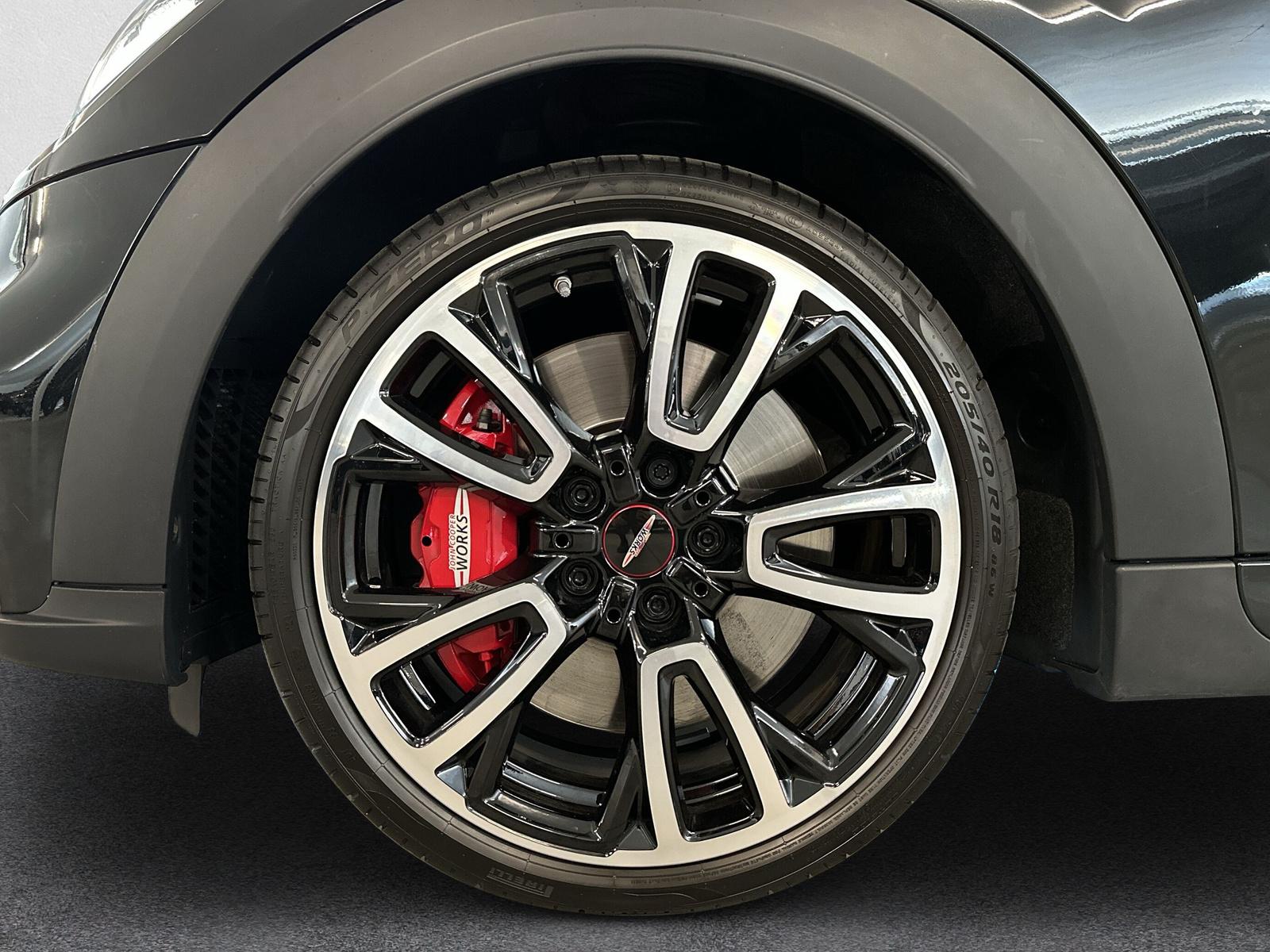 MINI Cabrio John Cooper Works F57 2.0i (CH)-image-8