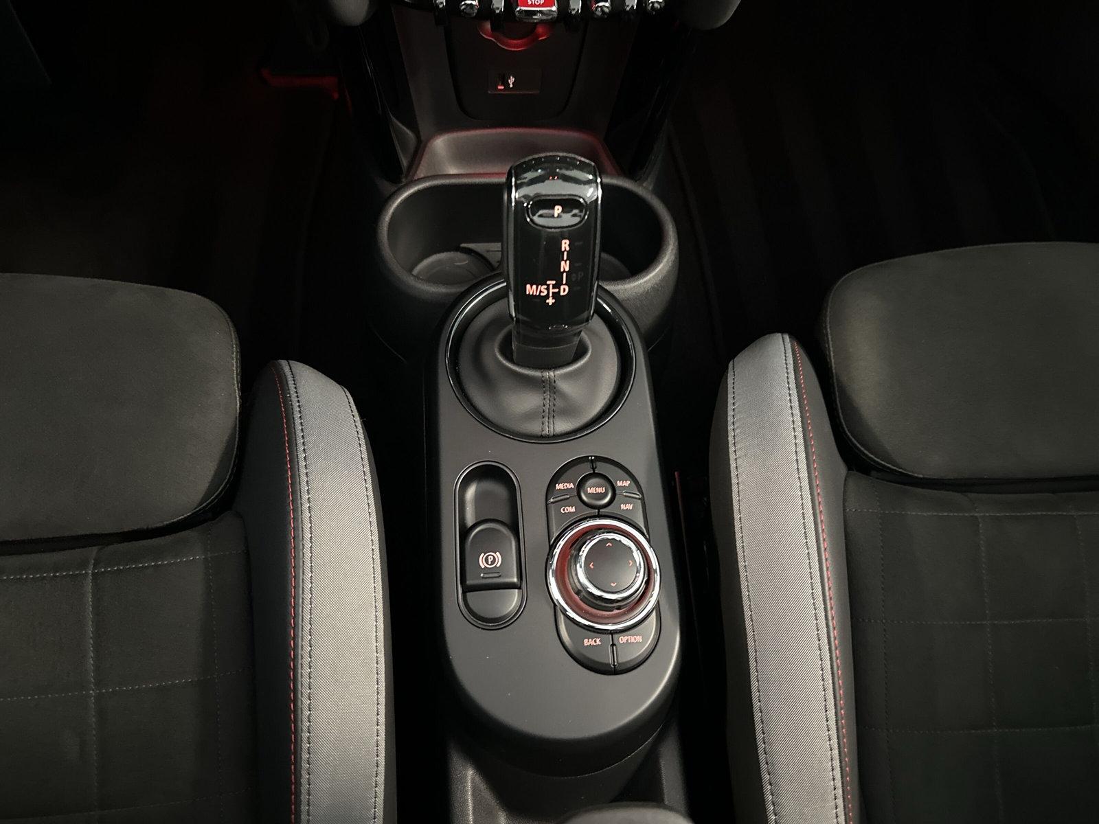 MINI Cabrio John Cooper Works F57 2.0i (CH)-image-19