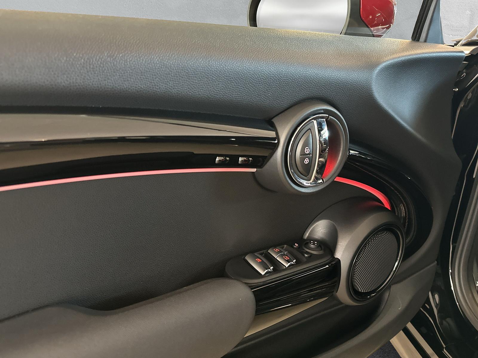 MINI Cabrio John Cooper Works F57 2.0i (CH)-image-16