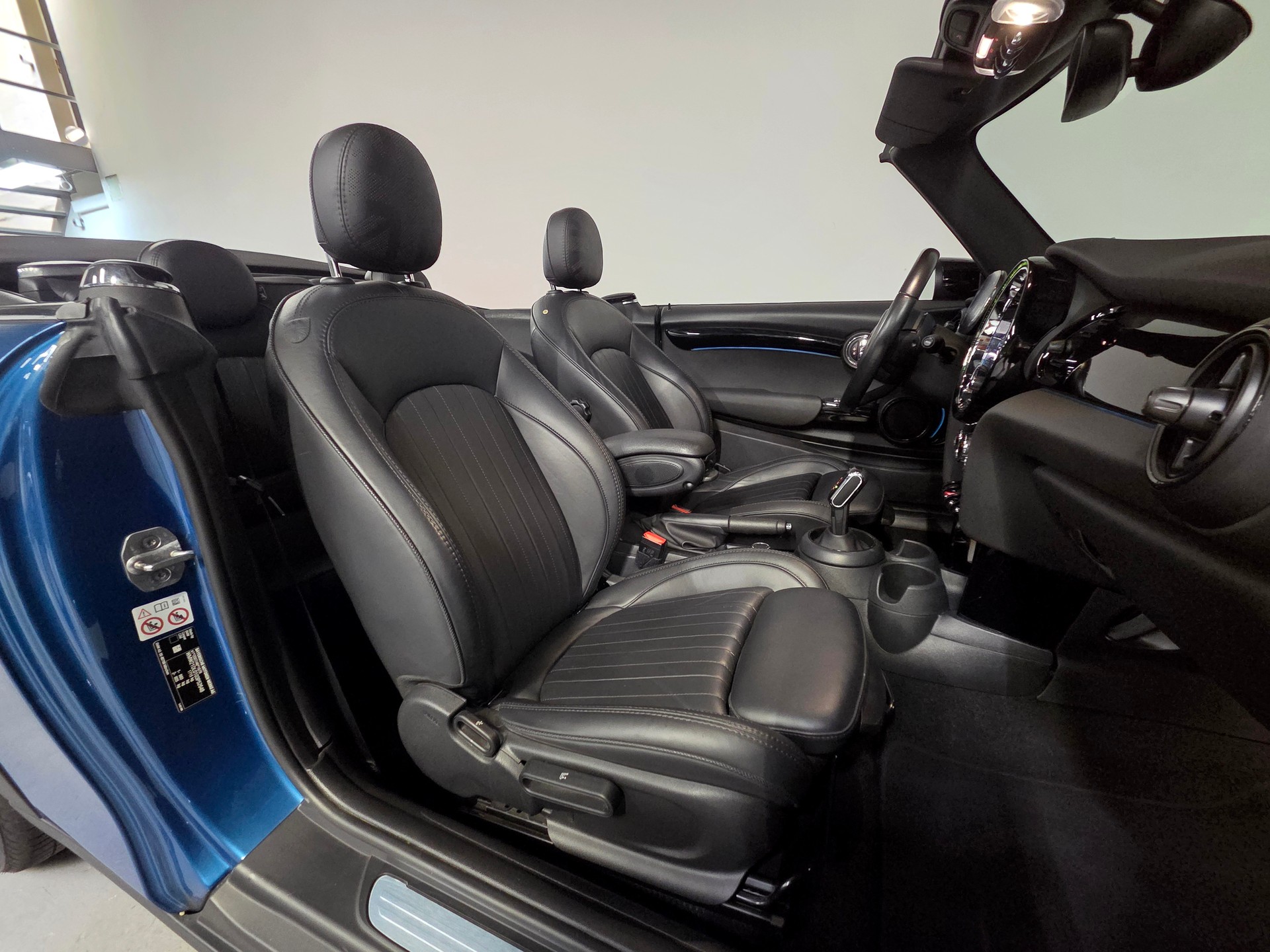 MINI Cabrio F57 1.5i Cooper-image-7