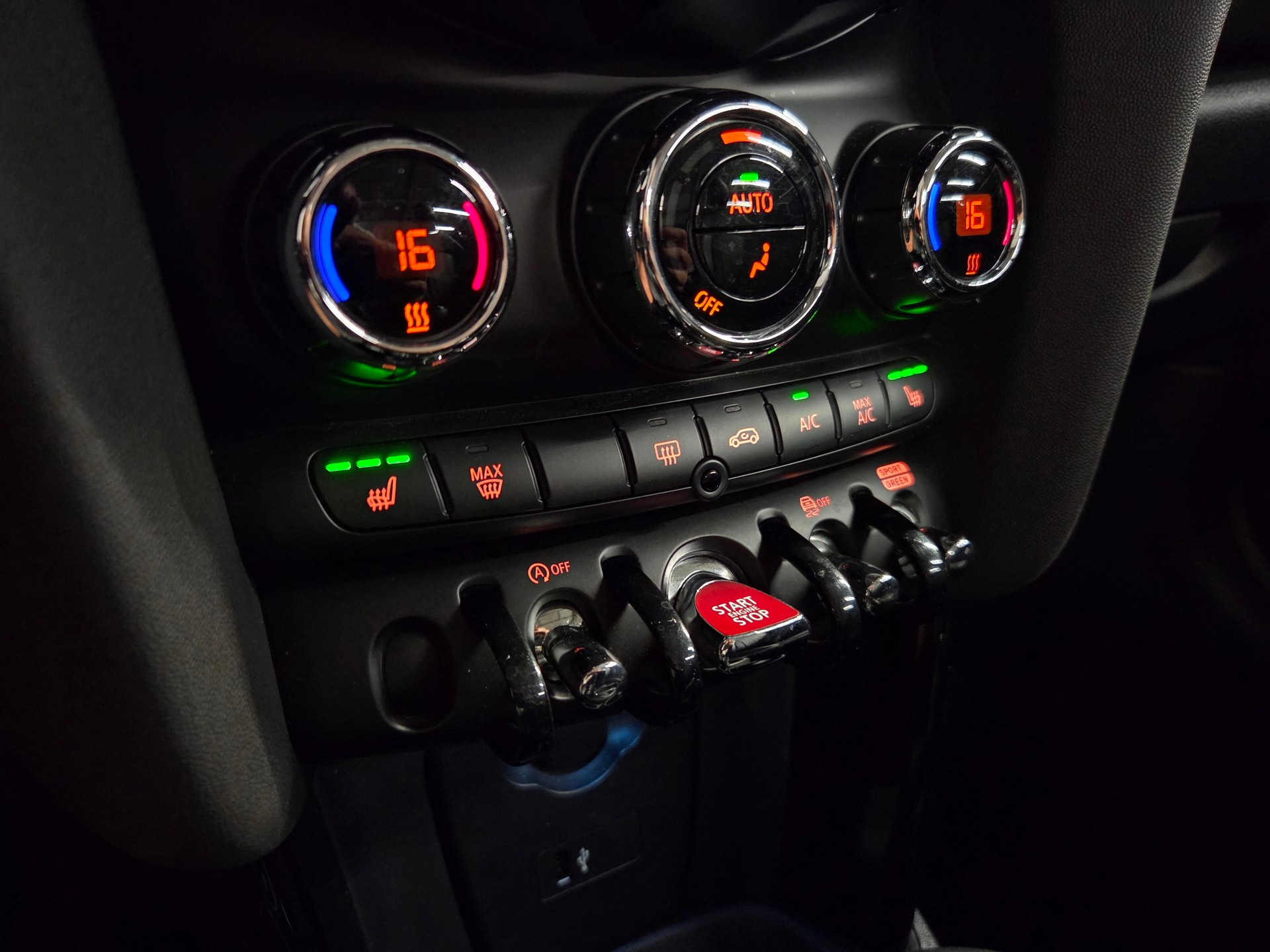 MINI Cabrio F57 1.5i Cooper-image-11