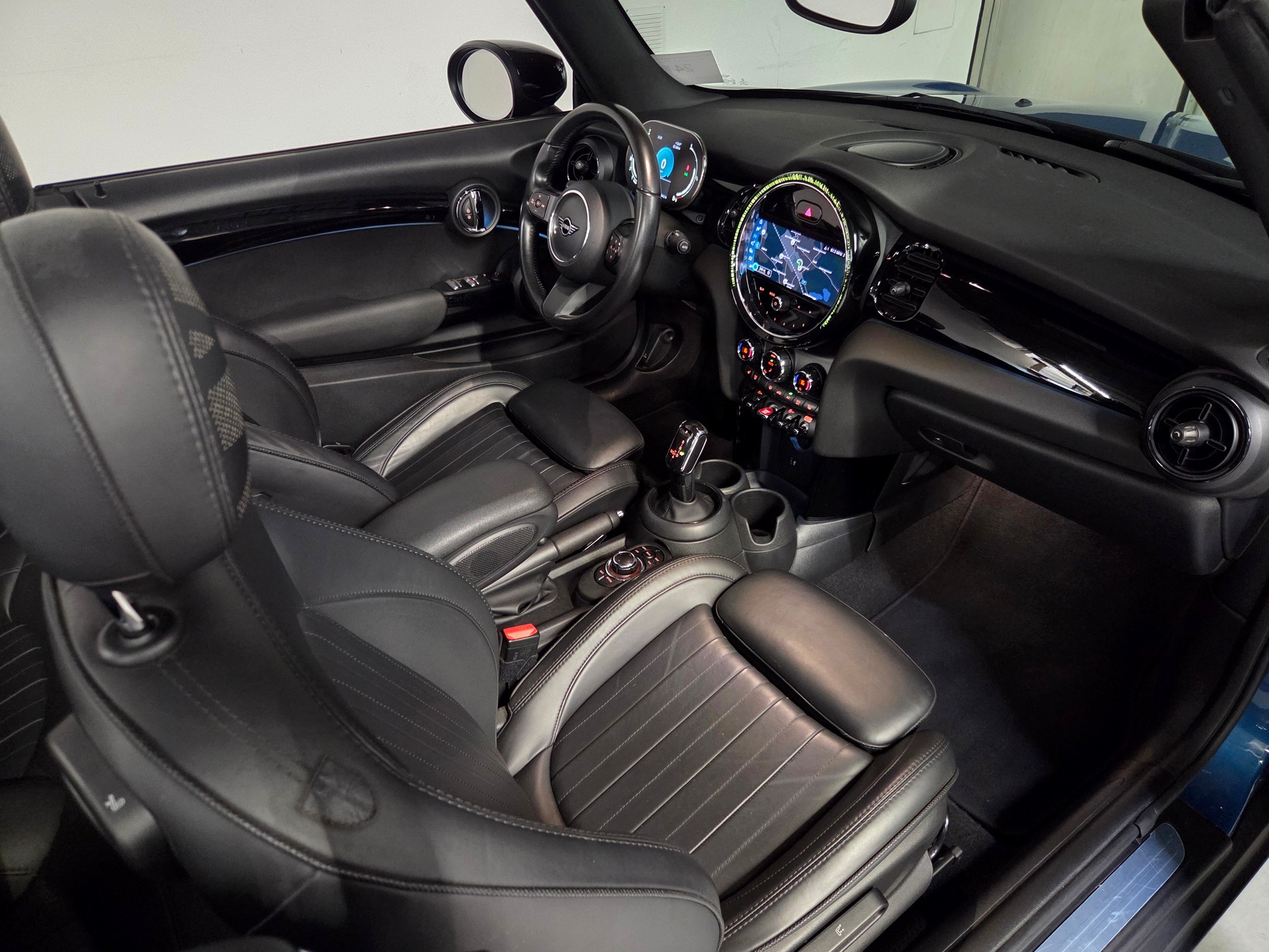 MINI Cabrio F57 1.5i Cooper-image-15