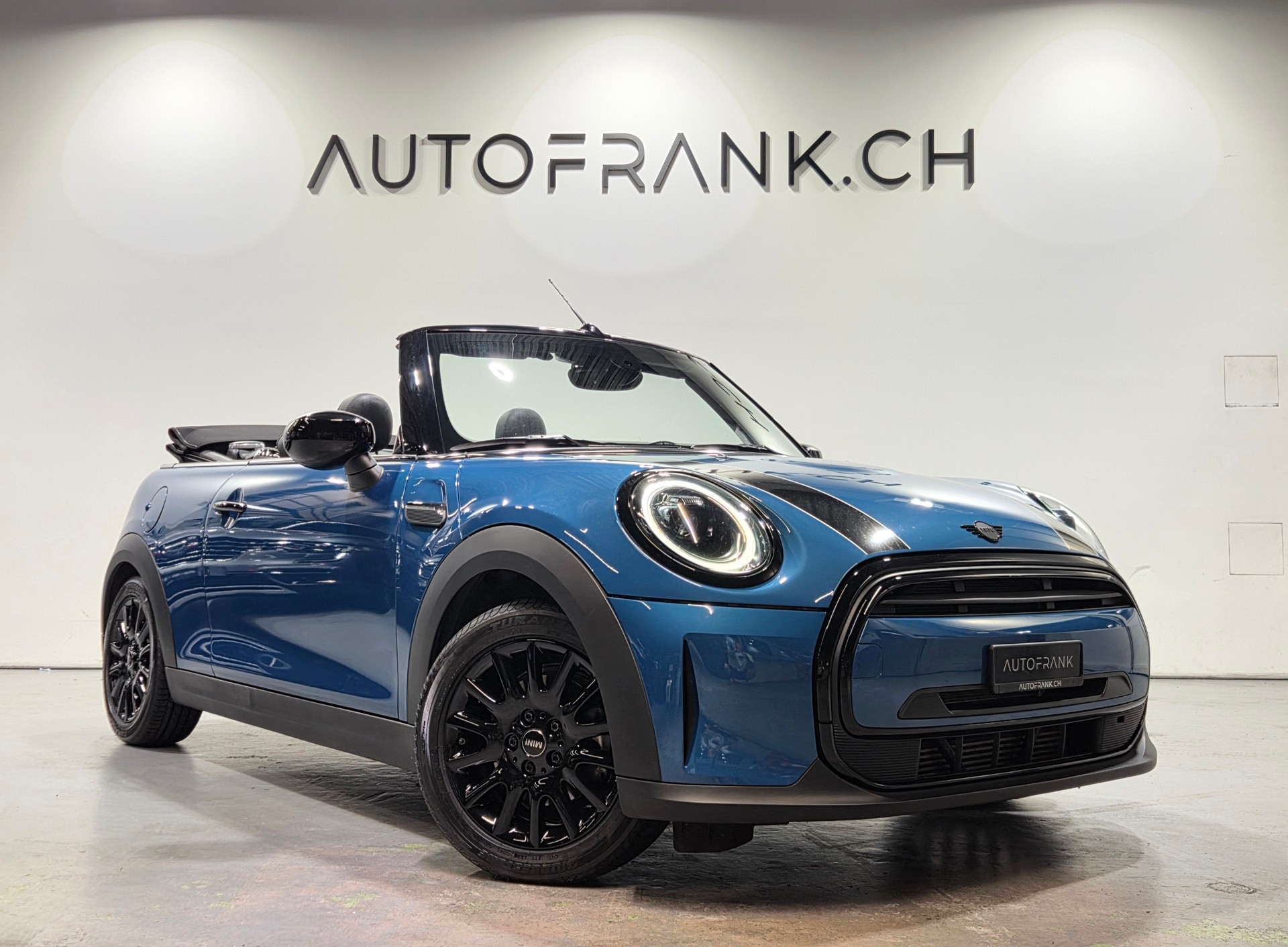 MINI Cabrio F57 1.5i Cooper-image-13