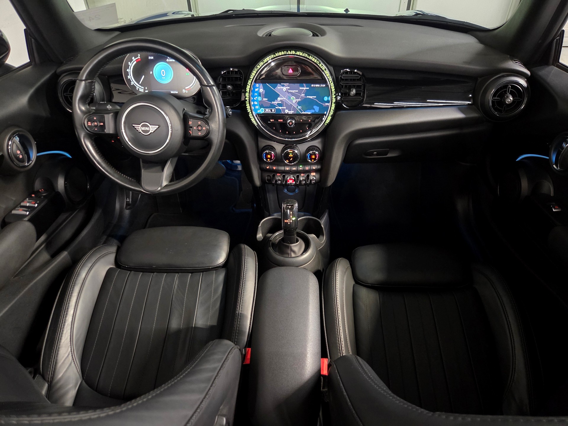 MINI Cabrio F57 1.5i Cooper-image-6
