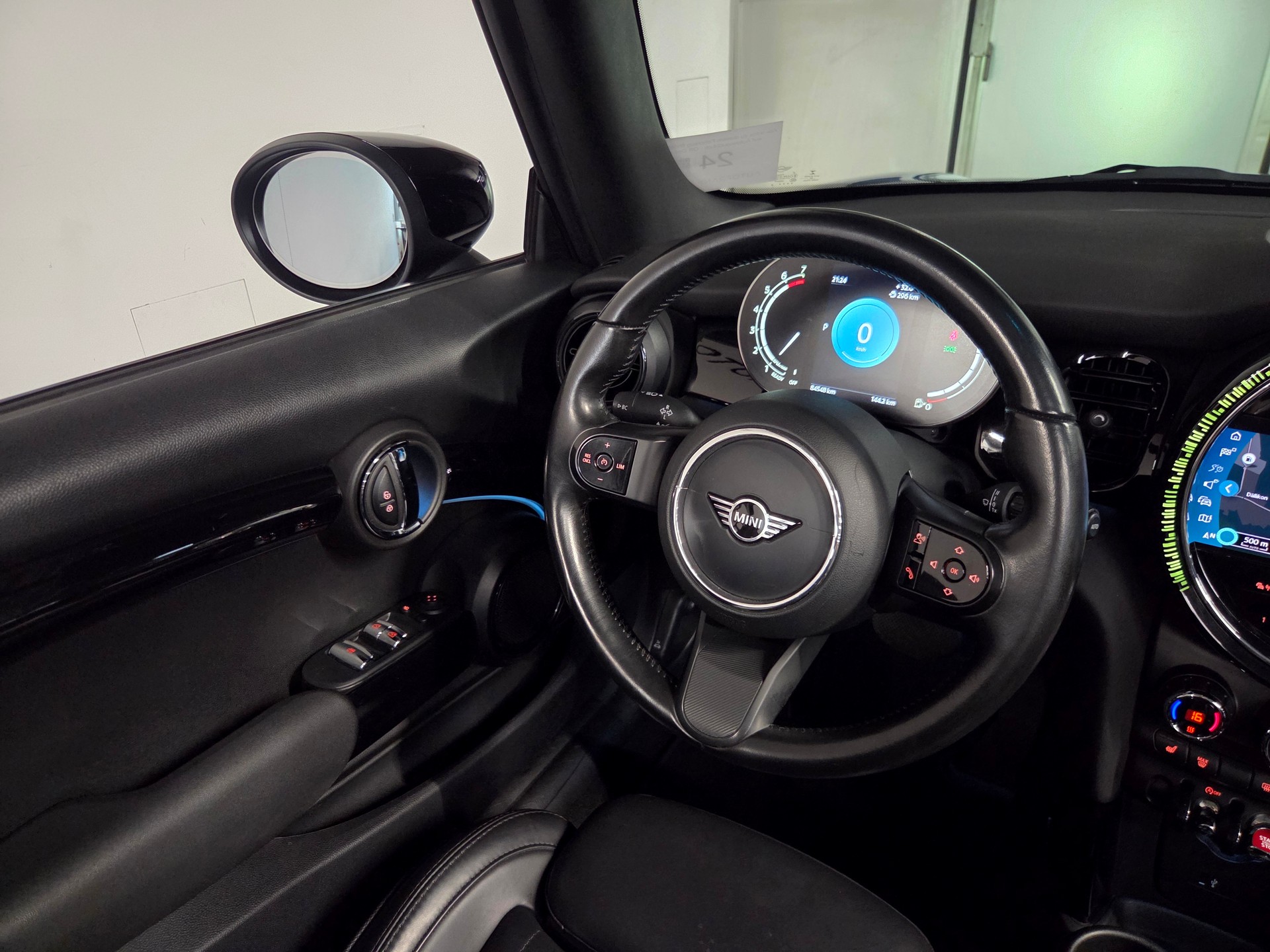 MINI Cabrio F57 1.5i Cooper-image-21