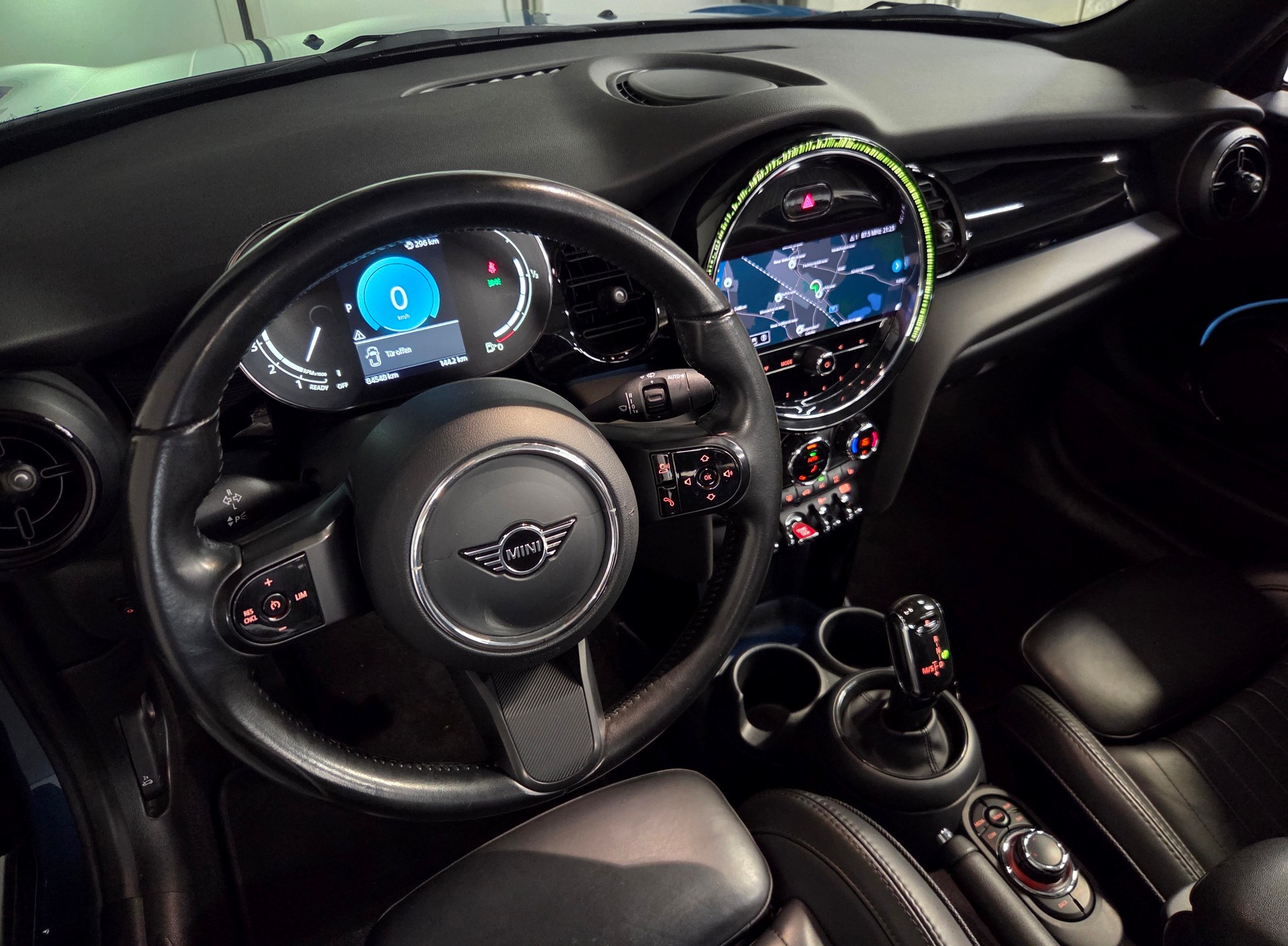 MINI Cabrio F57 1.5i Cooper-image-10