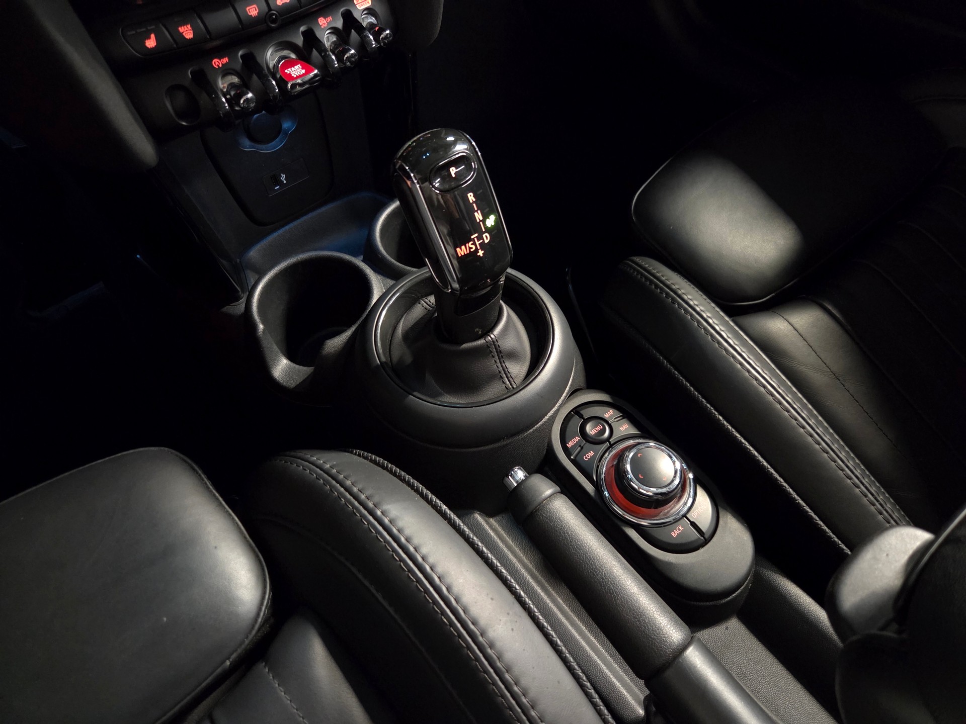 MINI Cabrio F57 1.5i Cooper-image-17