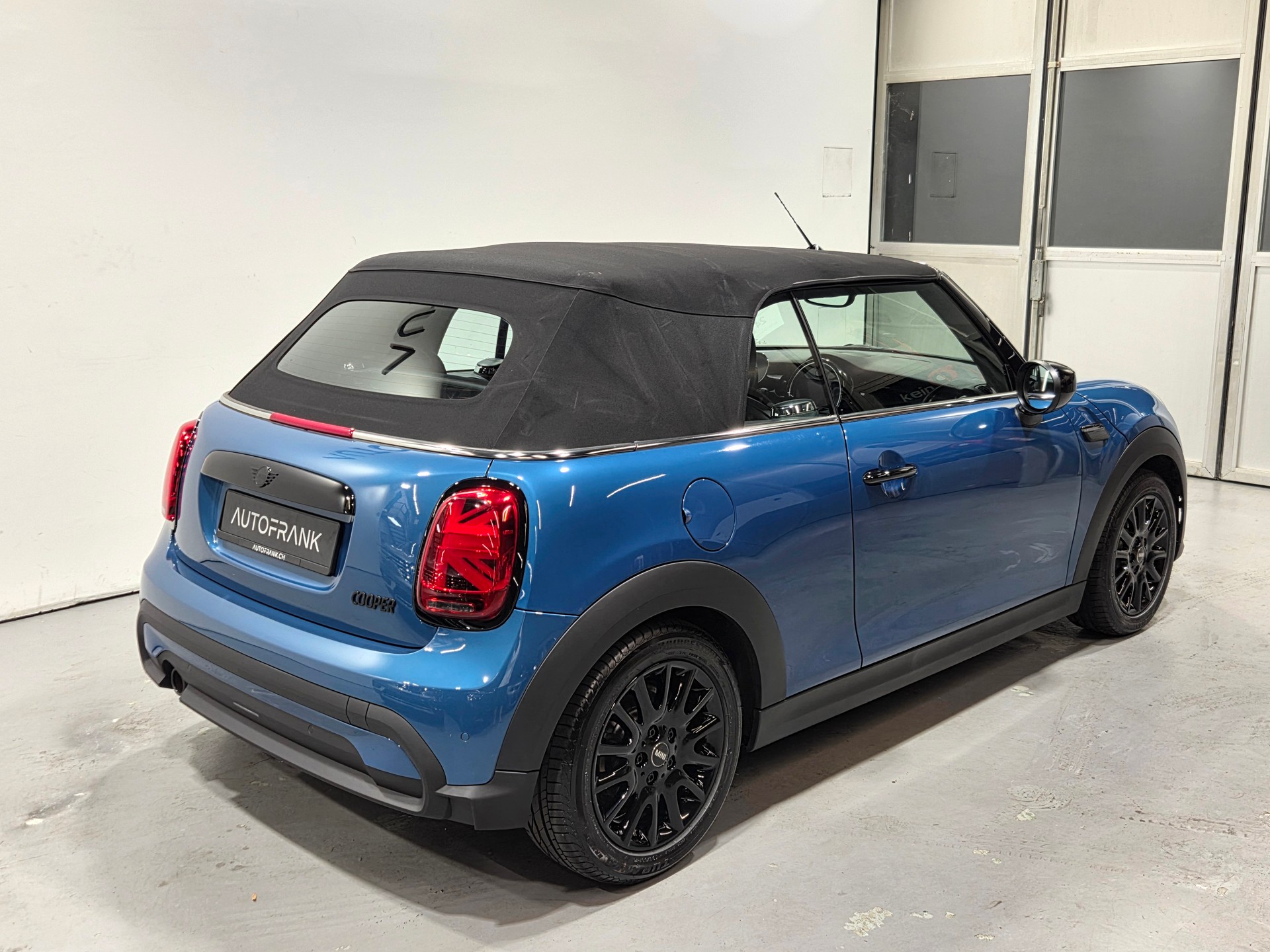 MINI Cabrio F57 1.5i Cooper-image-19