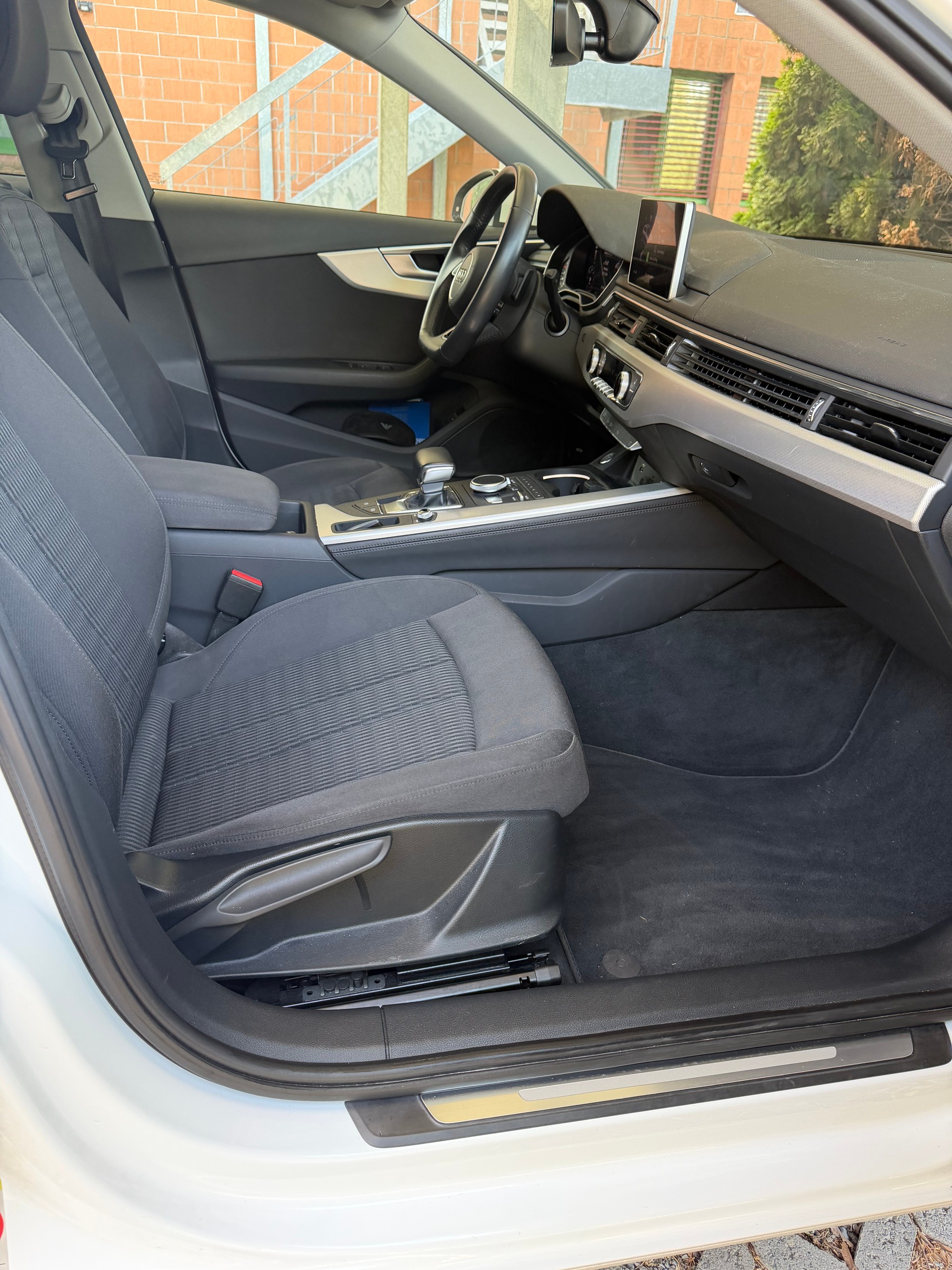 AUDI Audi A4 Avant 35 TDI S tronic-image-6