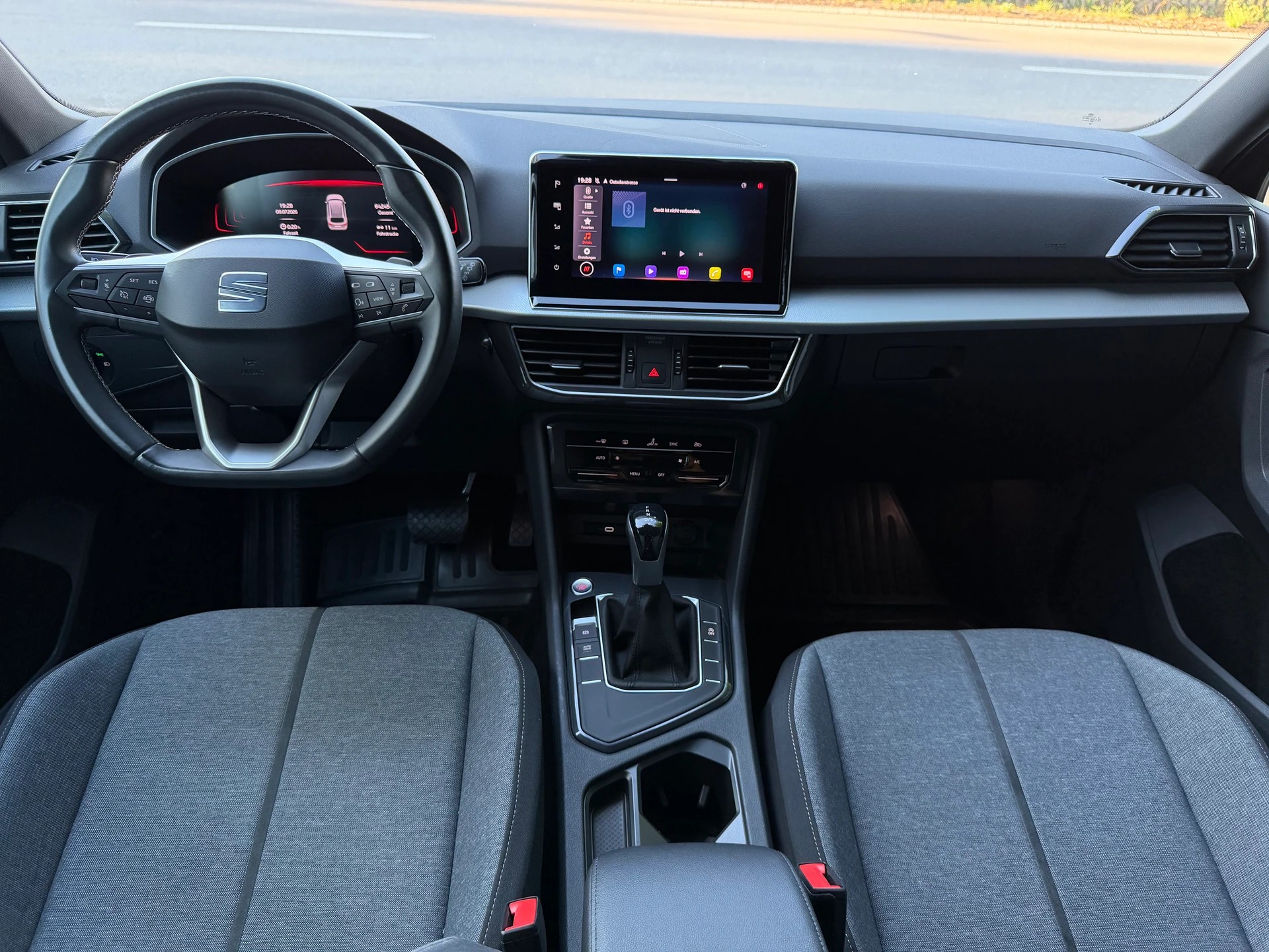 SEAT Tarraco 2.0 TDI CR DSG Style / Ab MFK / Service gepflegt/ 36 Monate Garantie / Digital Cockpit / Apple CarPlay / DAB+ / ACC-image-9