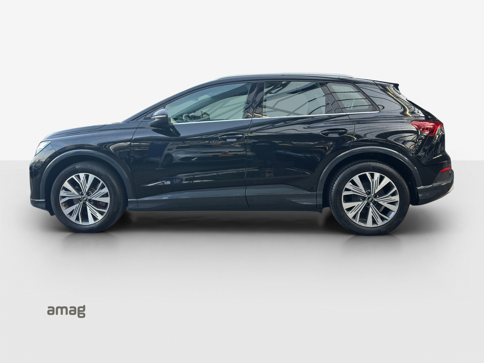 AUDI Q4 e-tron 50 quattro-showroom-element-1