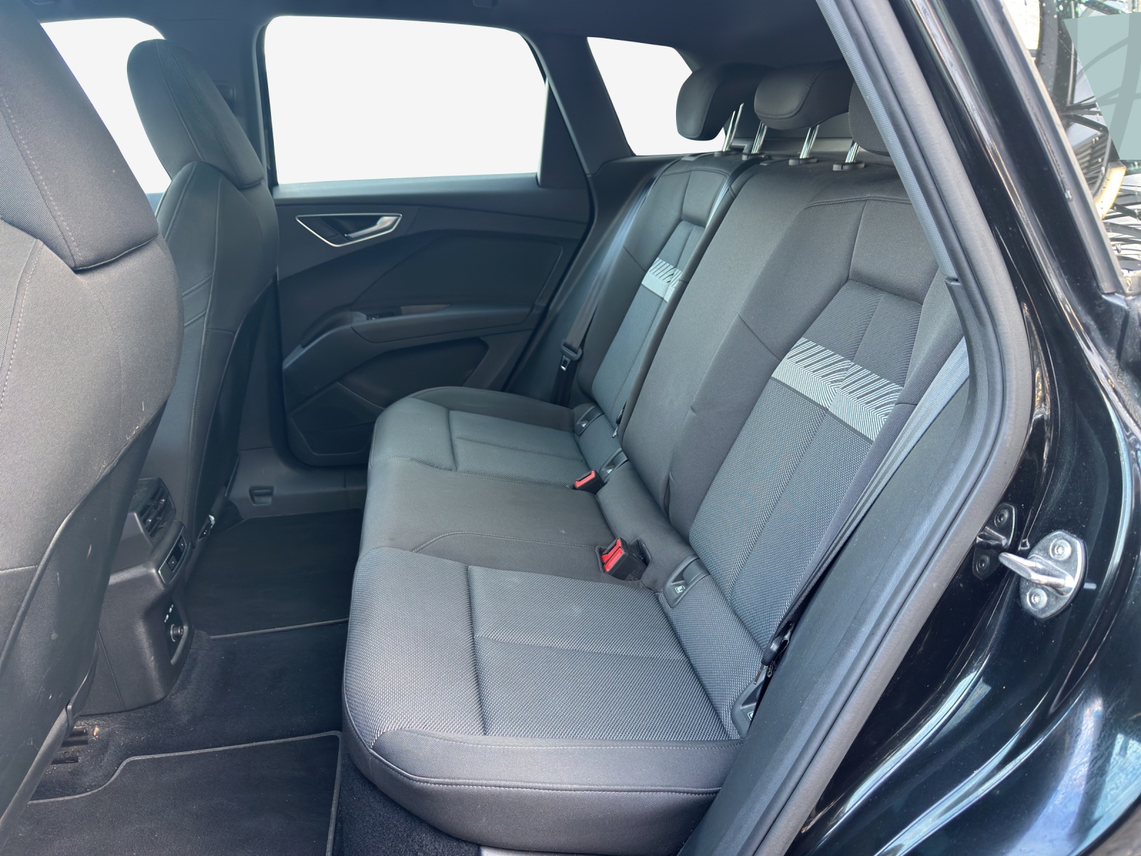 AUDI Q4 e-tron 50 quattro-image-11
