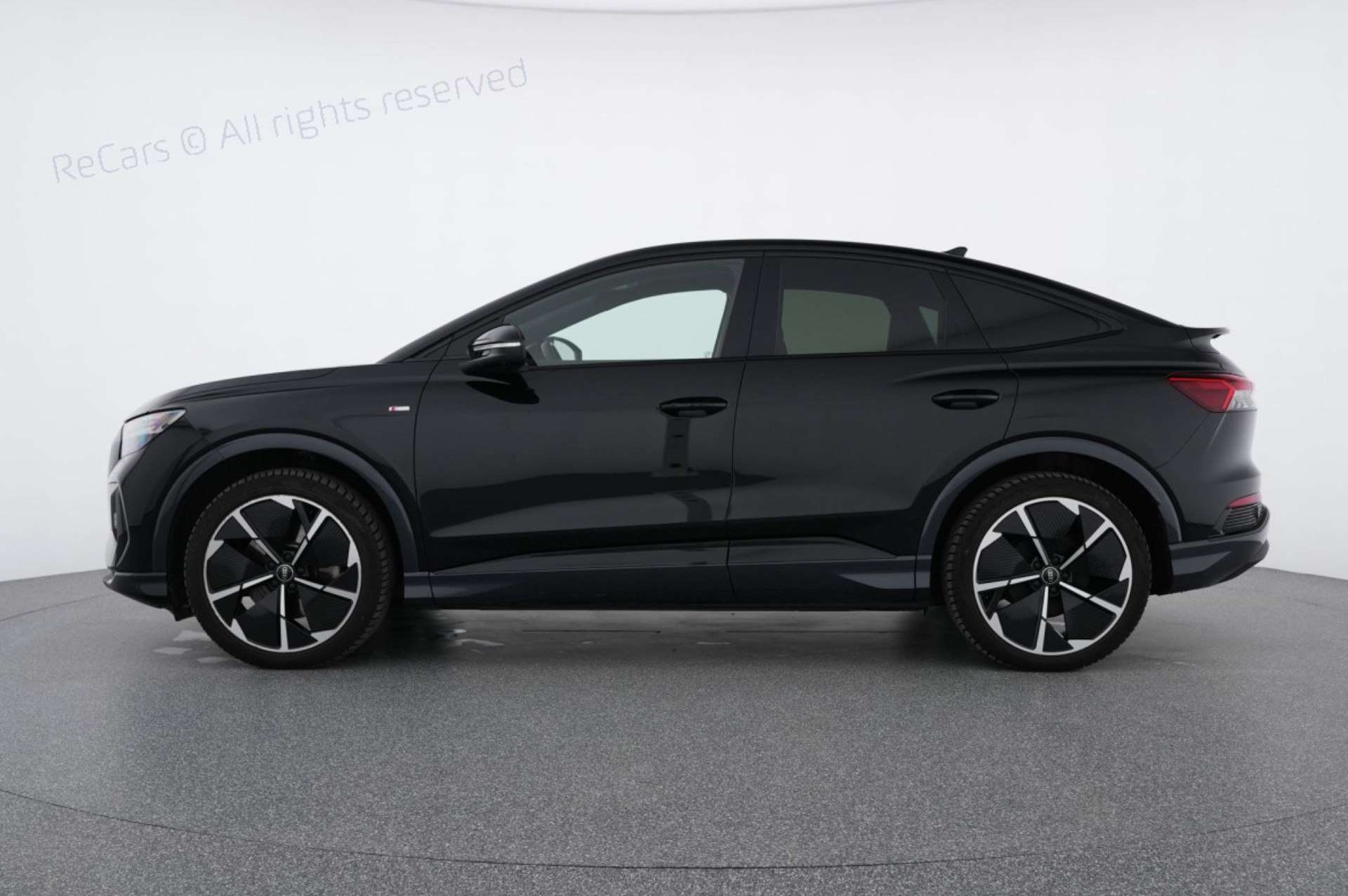 AUDI Q4 Sportback e-tron 55 quattro-showroom-element-3