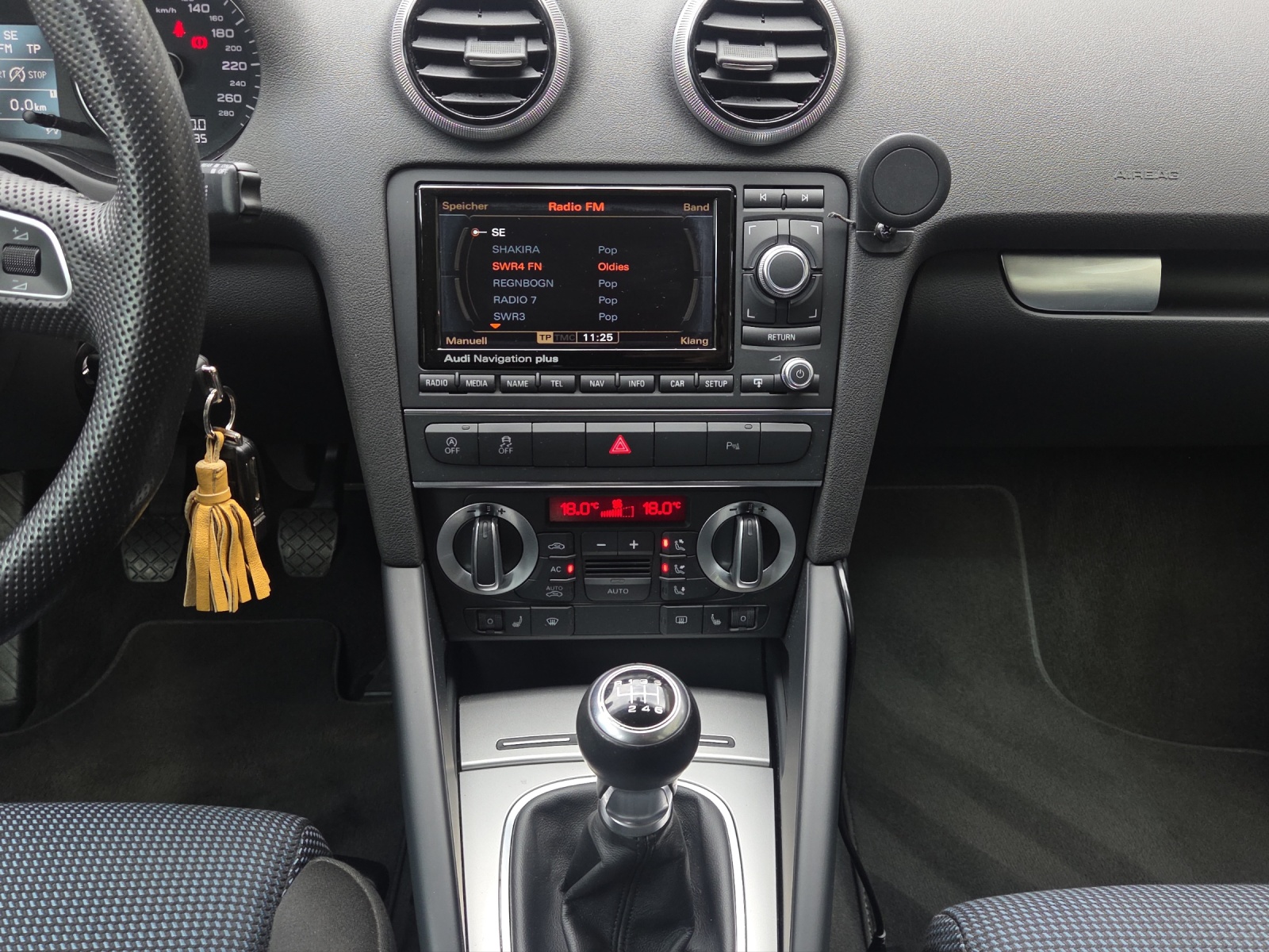 AUDI A3 Sportback 2.0 TDI Ambition quattro-image-12
