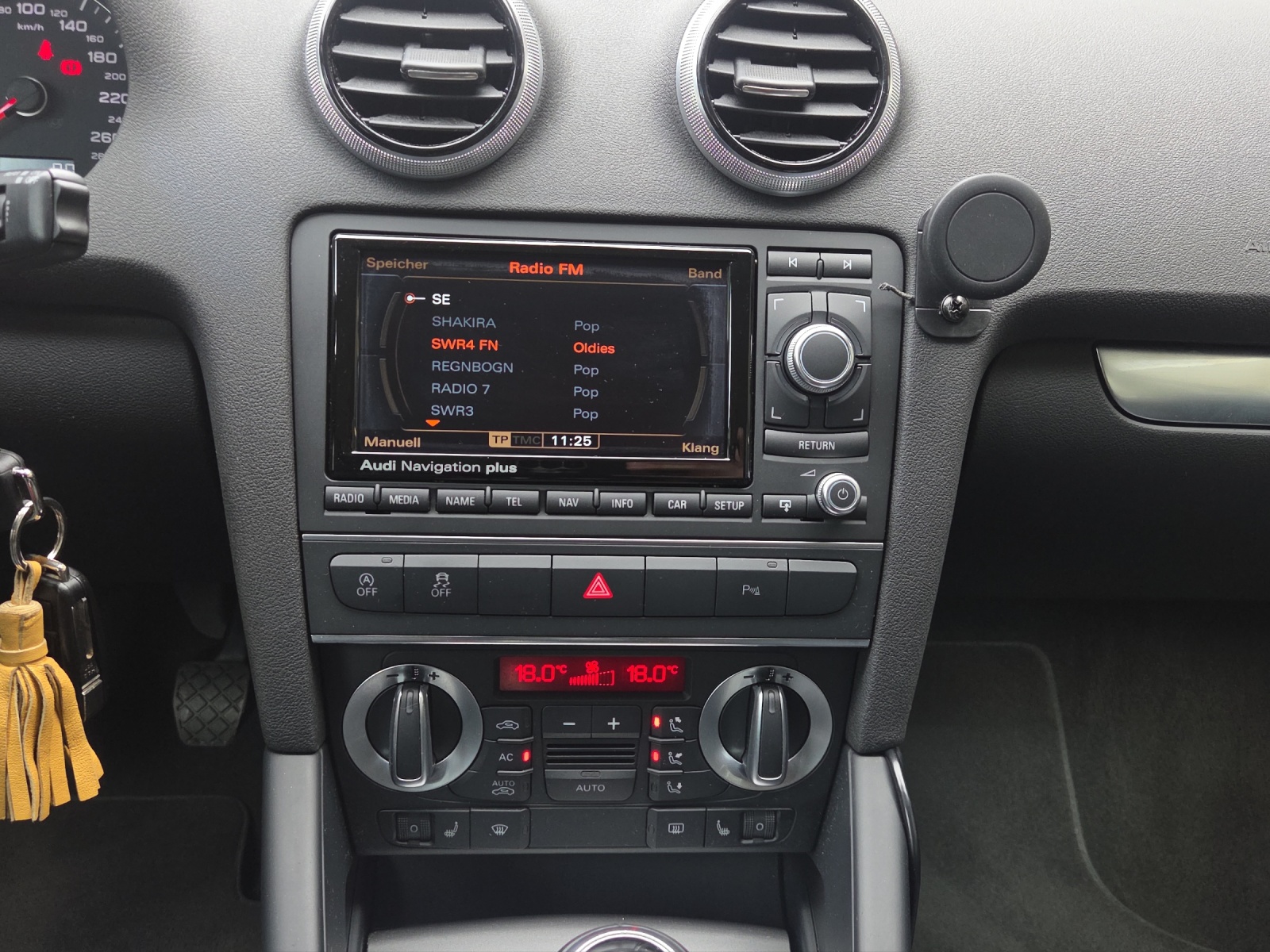 AUDI A3 Sportback 2.0 TDI Ambition quattro-image-13