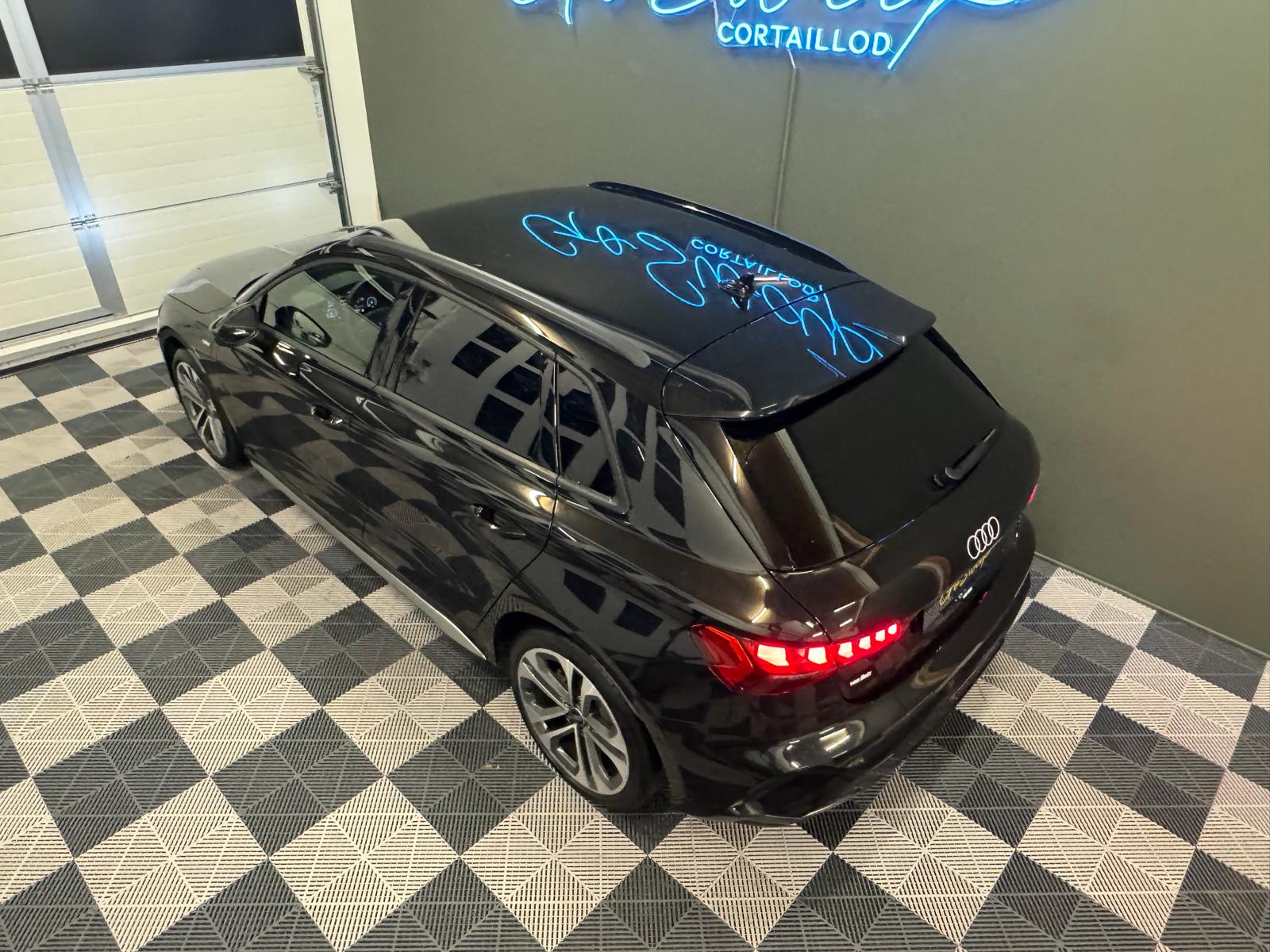 AUDI A3 Sportback 40 TFSI e S line S-tronic-showroom-element-2