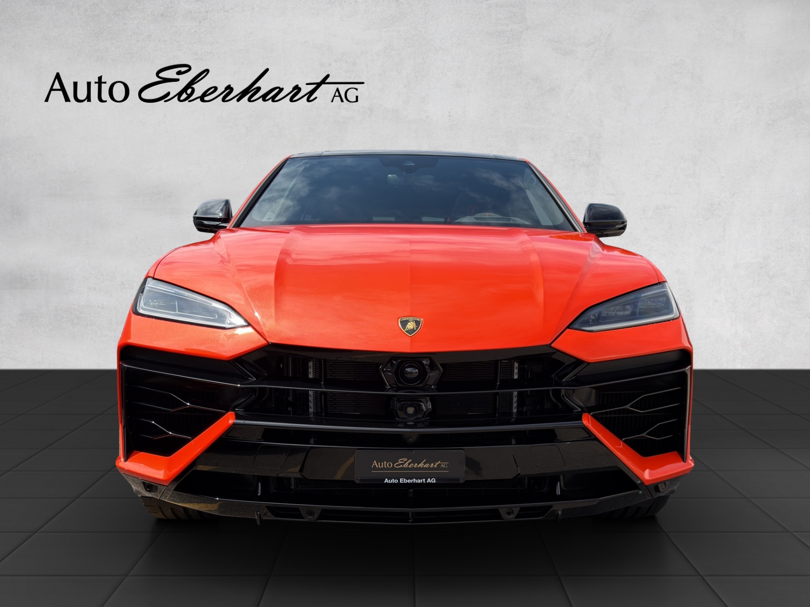 LAMBORGHINI Urus SE-showroom-element-3