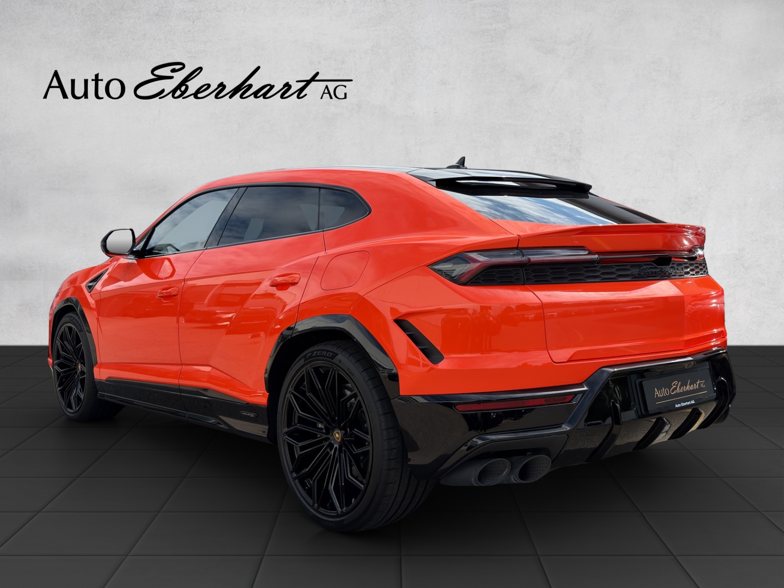 LAMBORGHINI Urus SE-showroom-element-1