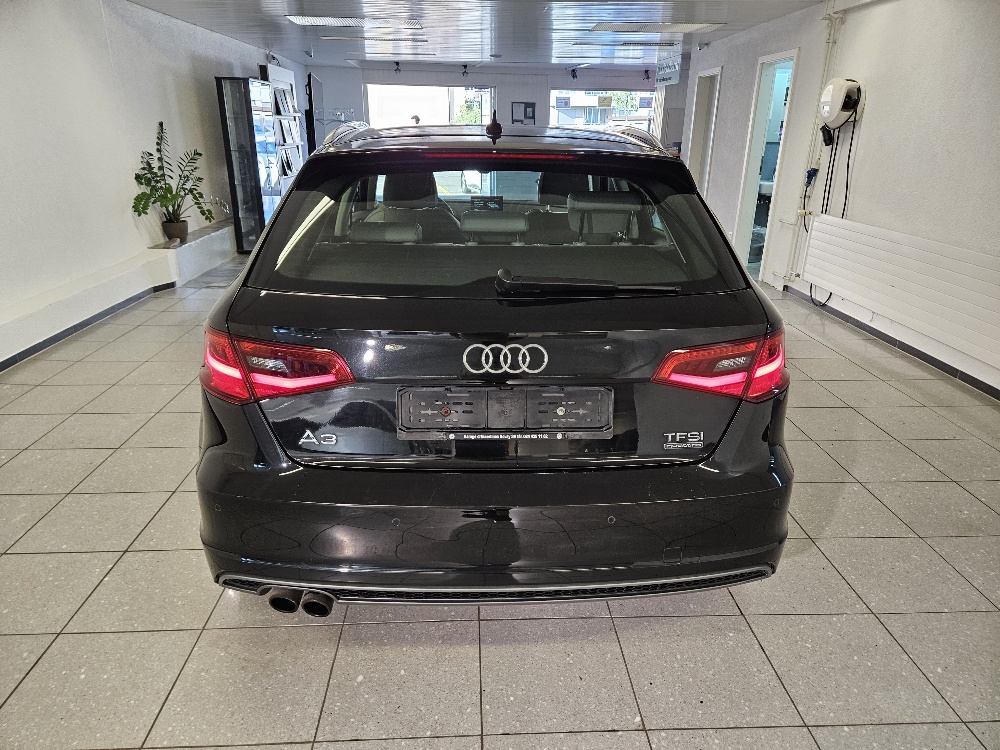 AUDI A3 Sportback 1.8 TFSI Ambiente quattro S-tronic-image-5