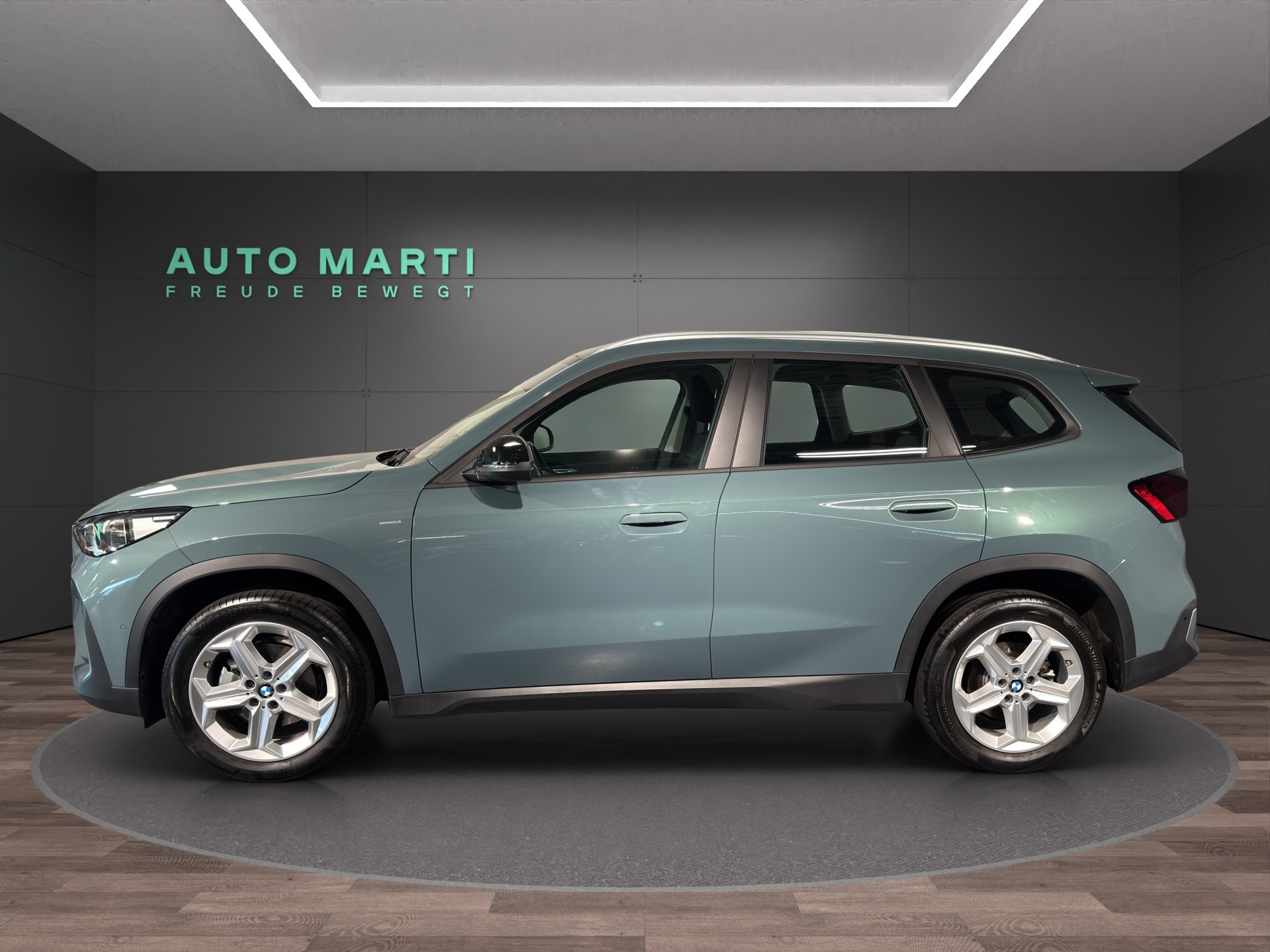 BMW X1 20d xDrive-showroom-element-1