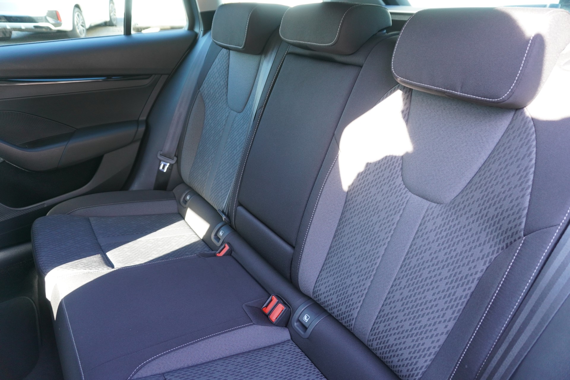SKODA Octavia Combi 2.0 TDI DSG Ambition 4x4-image-12