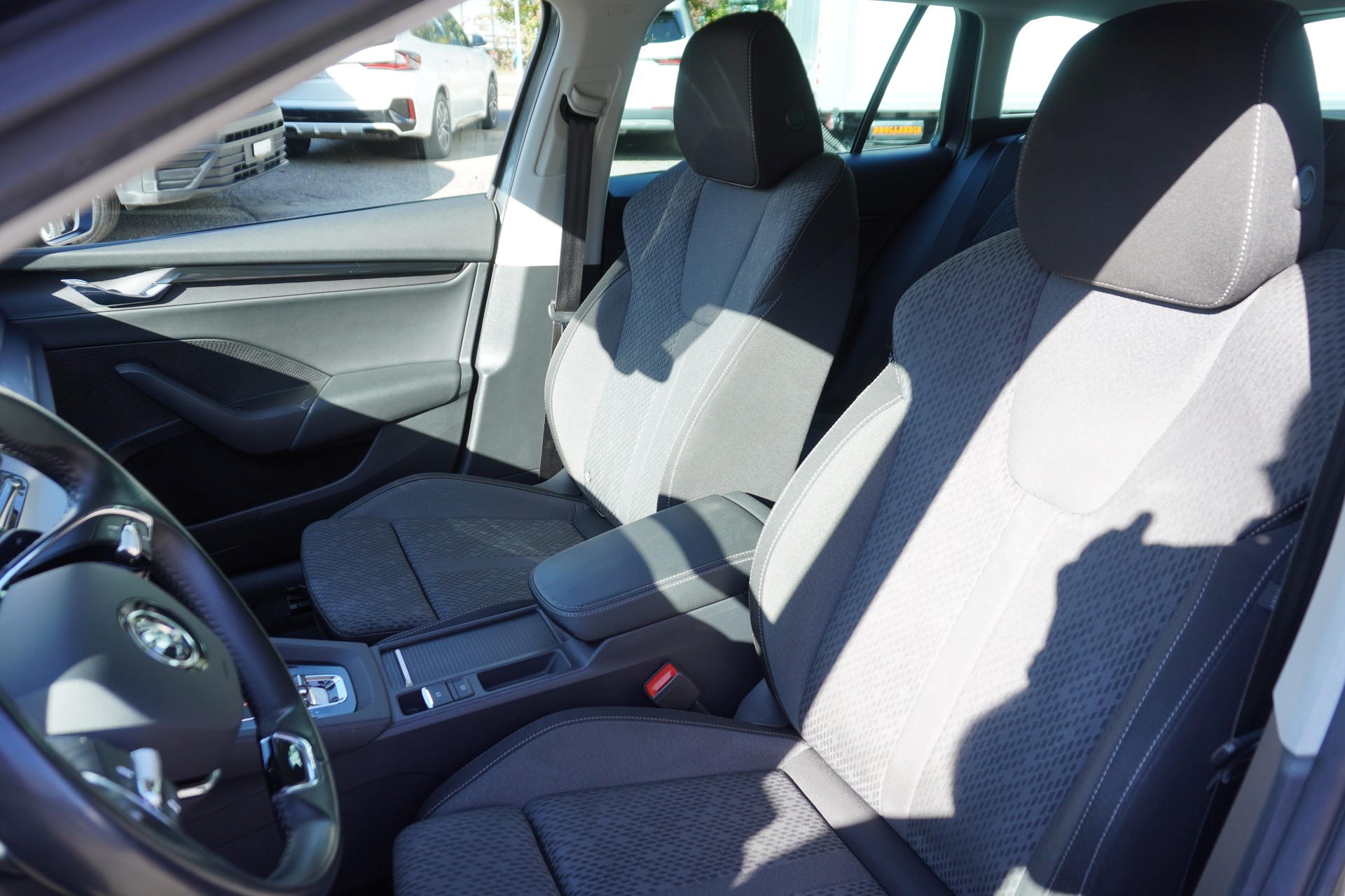 SKODA Octavia Combi 2.0 TDI DSG Ambition 4x4-image-11
