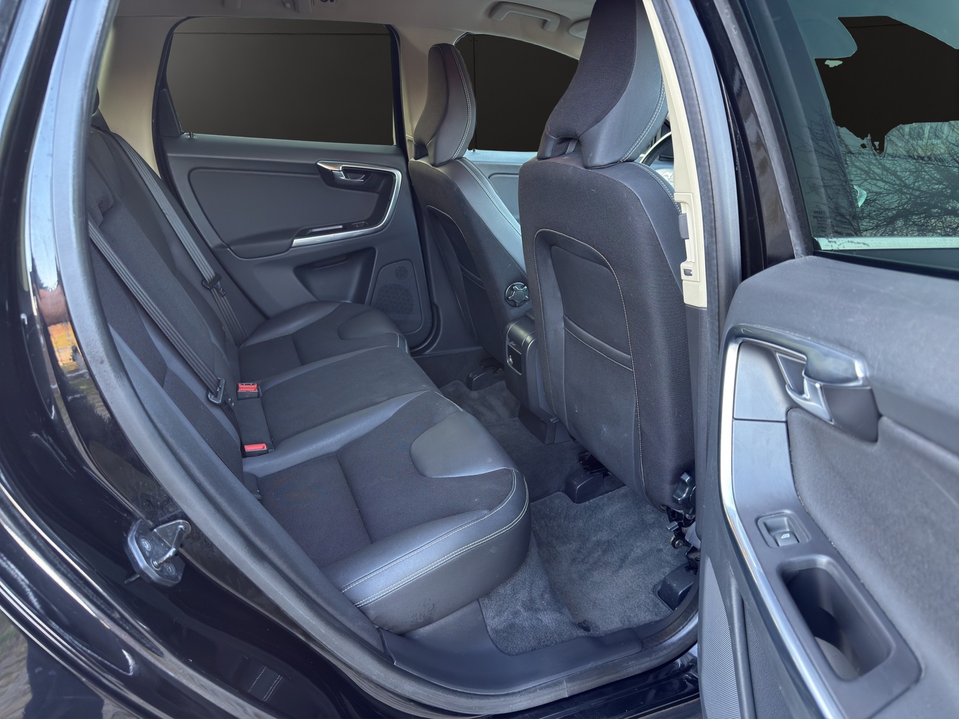 VOLVO XC60 D4 AWD Husky Edition Geartronic-image-11