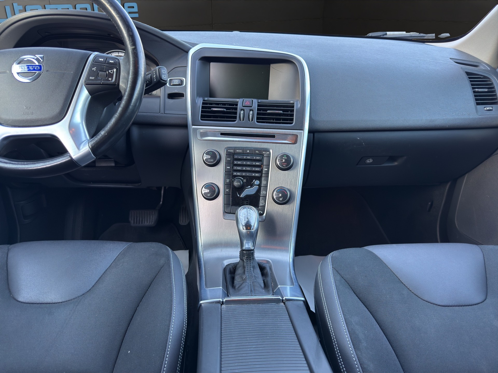 VOLVO XC60 D4 AWD Husky Edition Geartronic-image-14