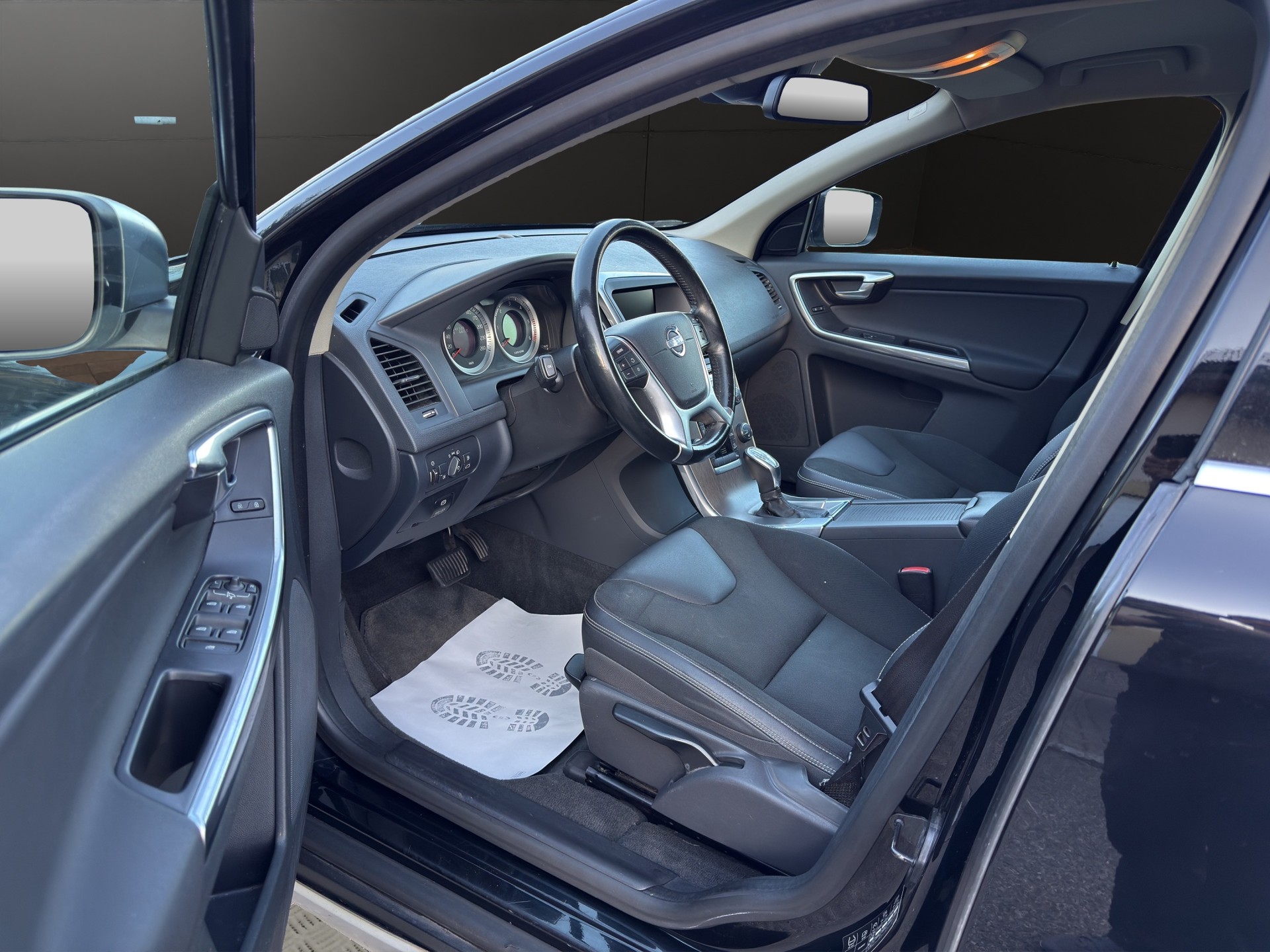 VOLVO XC60 D4 AWD Husky Edition Geartronic-image-12