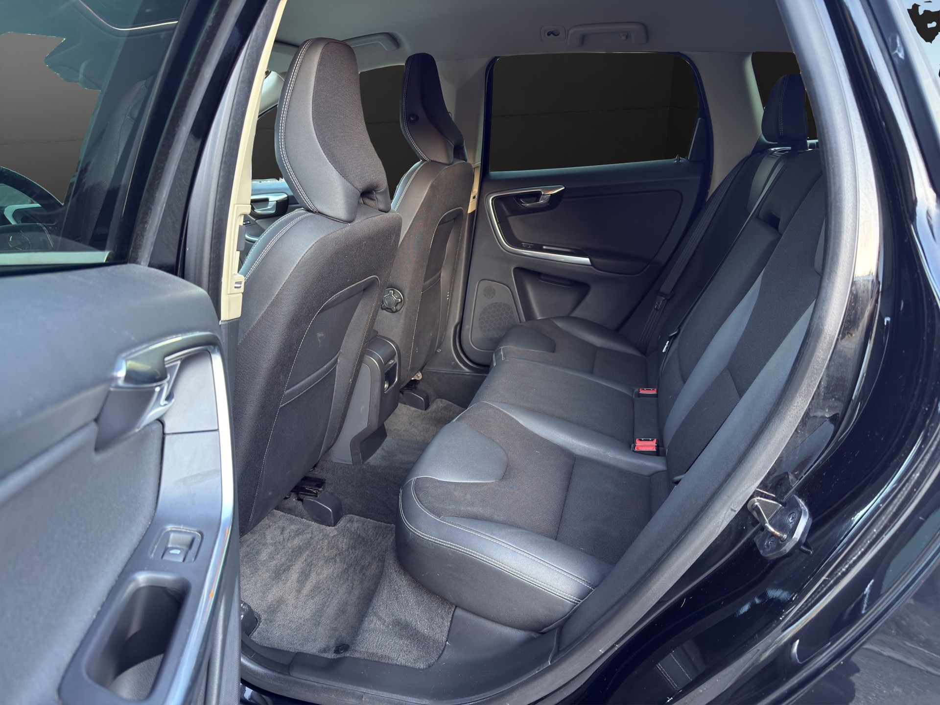 VOLVO XC60 D4 AWD Husky Edition Geartronic-image-13