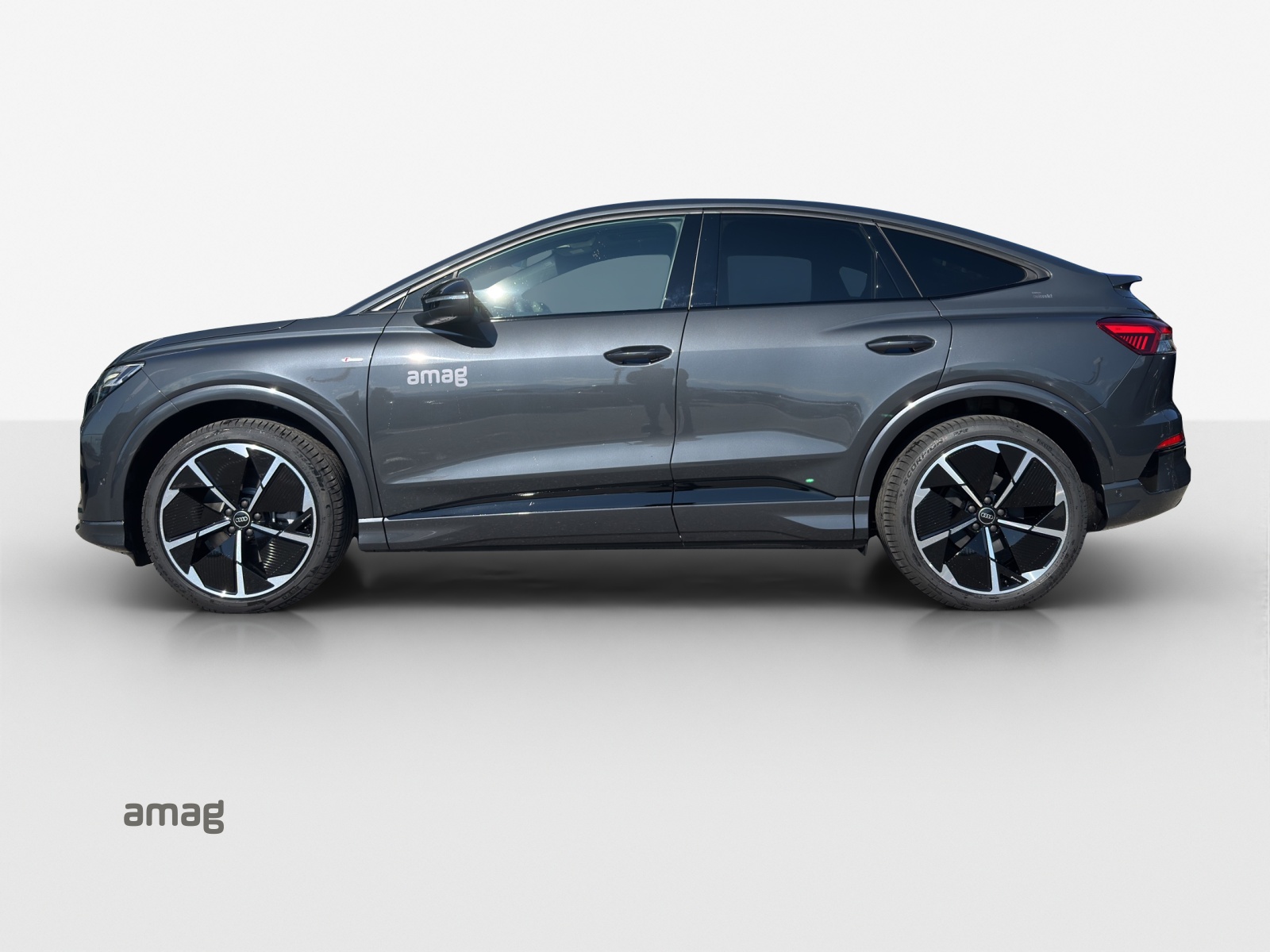 AUDI Q4 Sportback e-tron quattro performance Swiss Ski-showroom-element-1