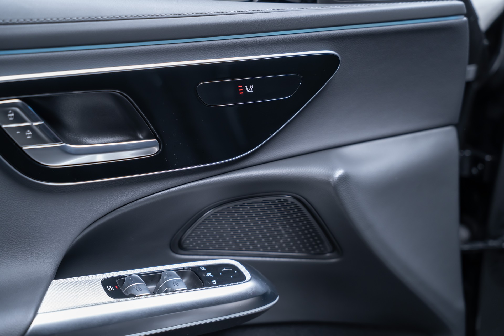 MERCEDES-BENZ E 200 AMG Line / Hyperscreen / Rückfahrkamera / el.Sitze-image-14