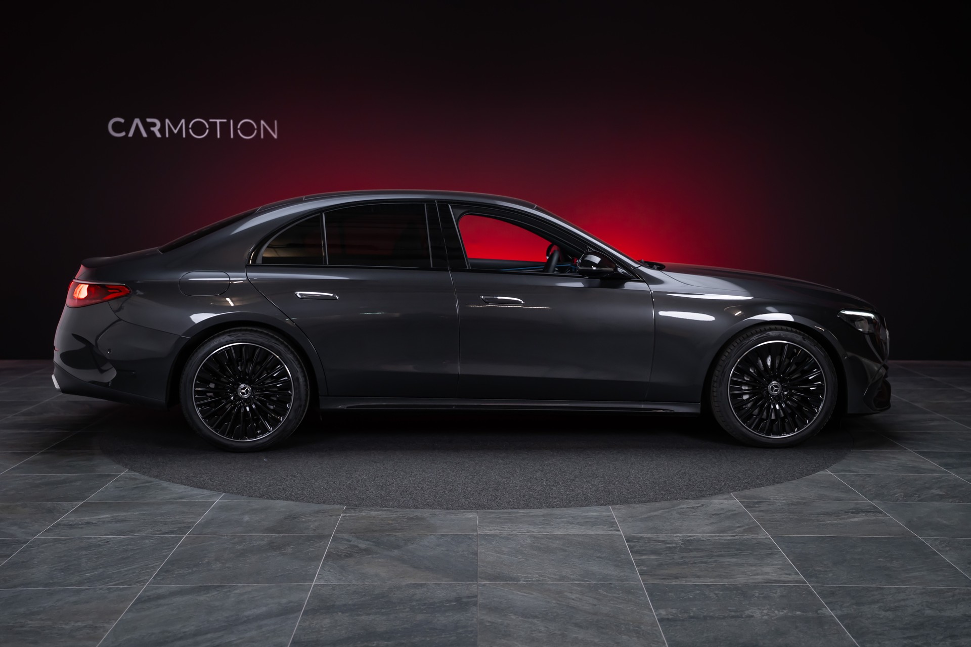 MERCEDES-BENZ E 200 AMG Line / Hyperscreen / Rückfahrkamera / el.Sitze-showroom-element-3