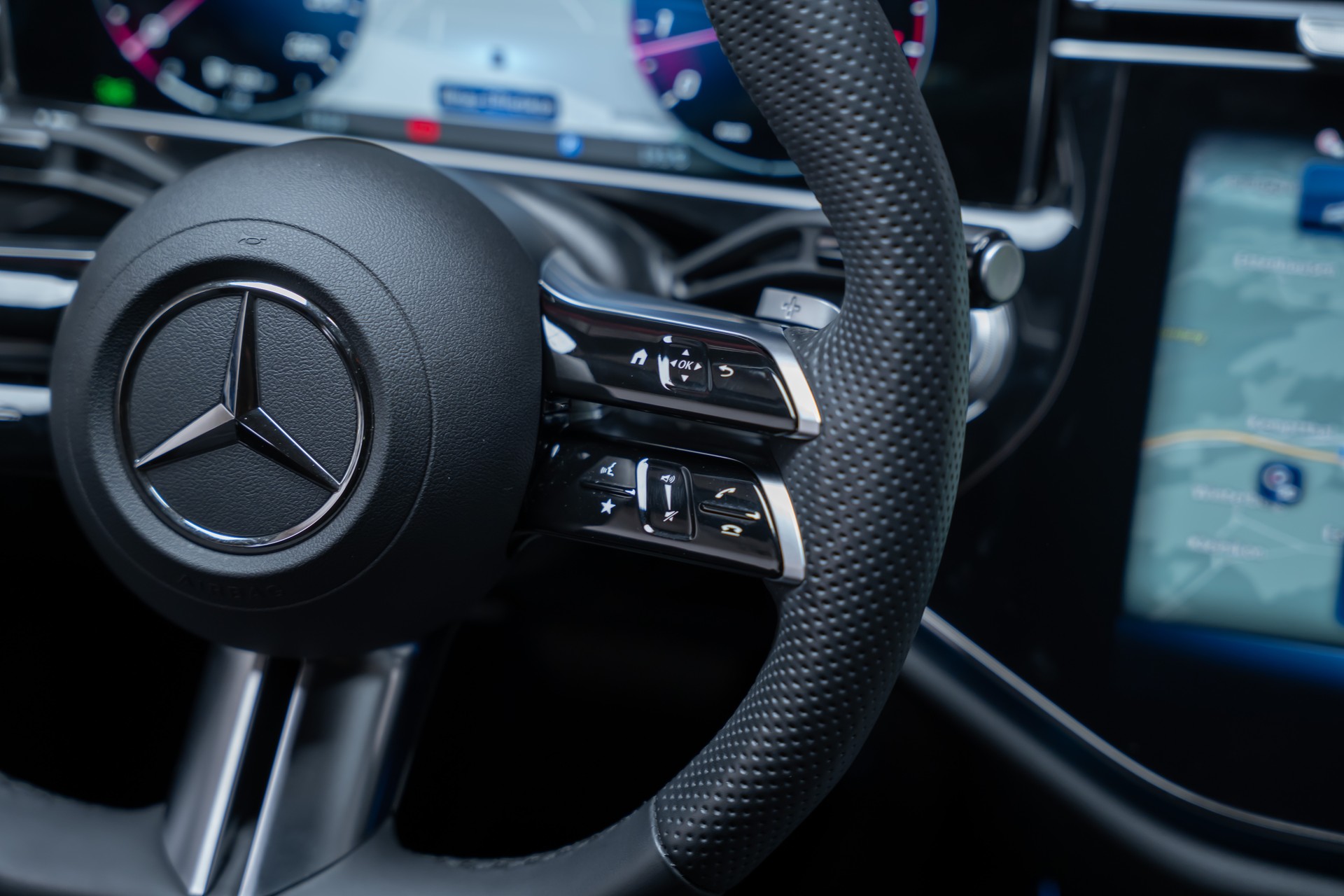 MERCEDES-BENZ E 200 AMG Line / Hyperscreen / Rückfahrkamera / el.Sitze-image-25