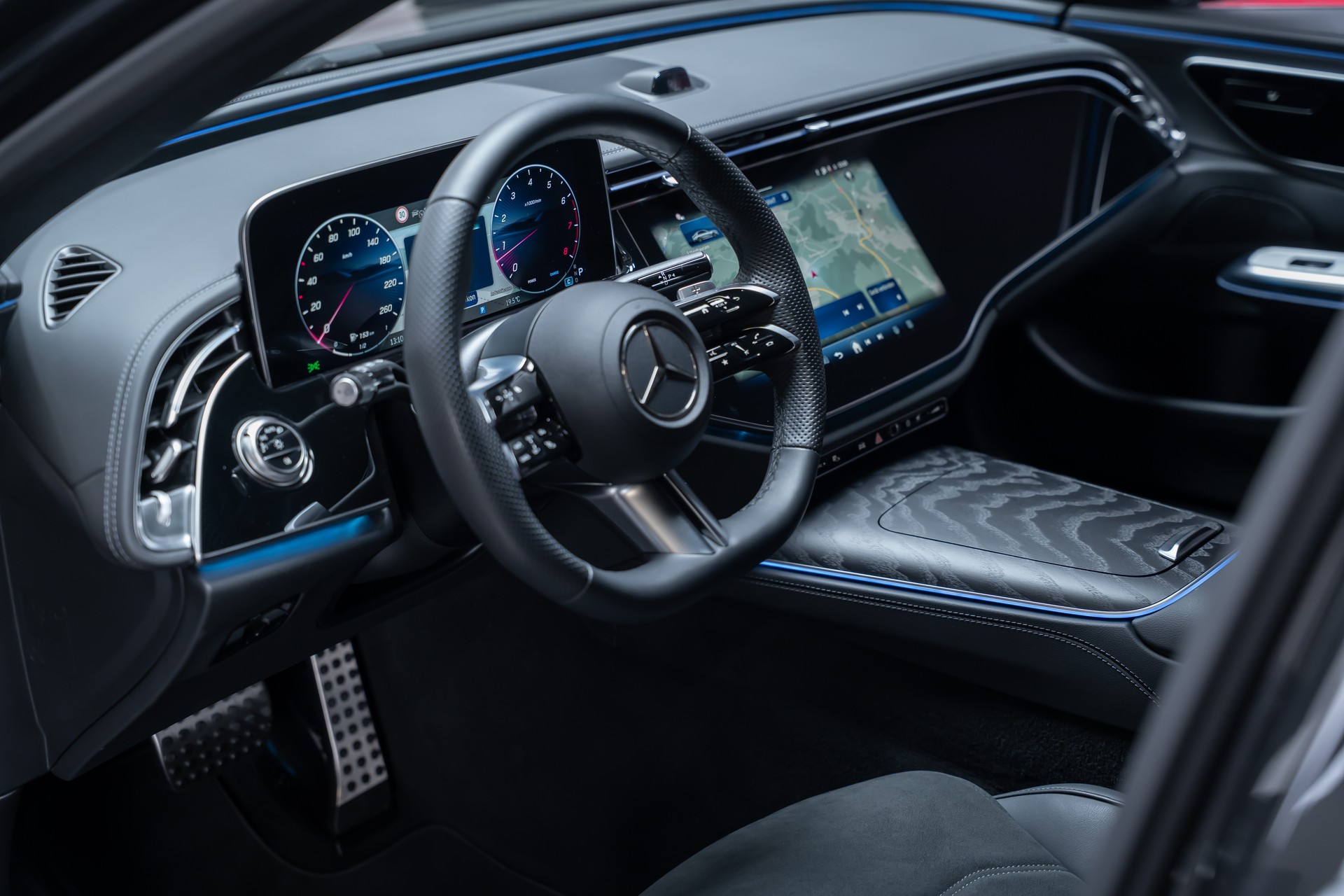 MERCEDES-BENZ E 200 AMG Line / Hyperscreen / Rückfahrkamera / el.Sitze-image-12