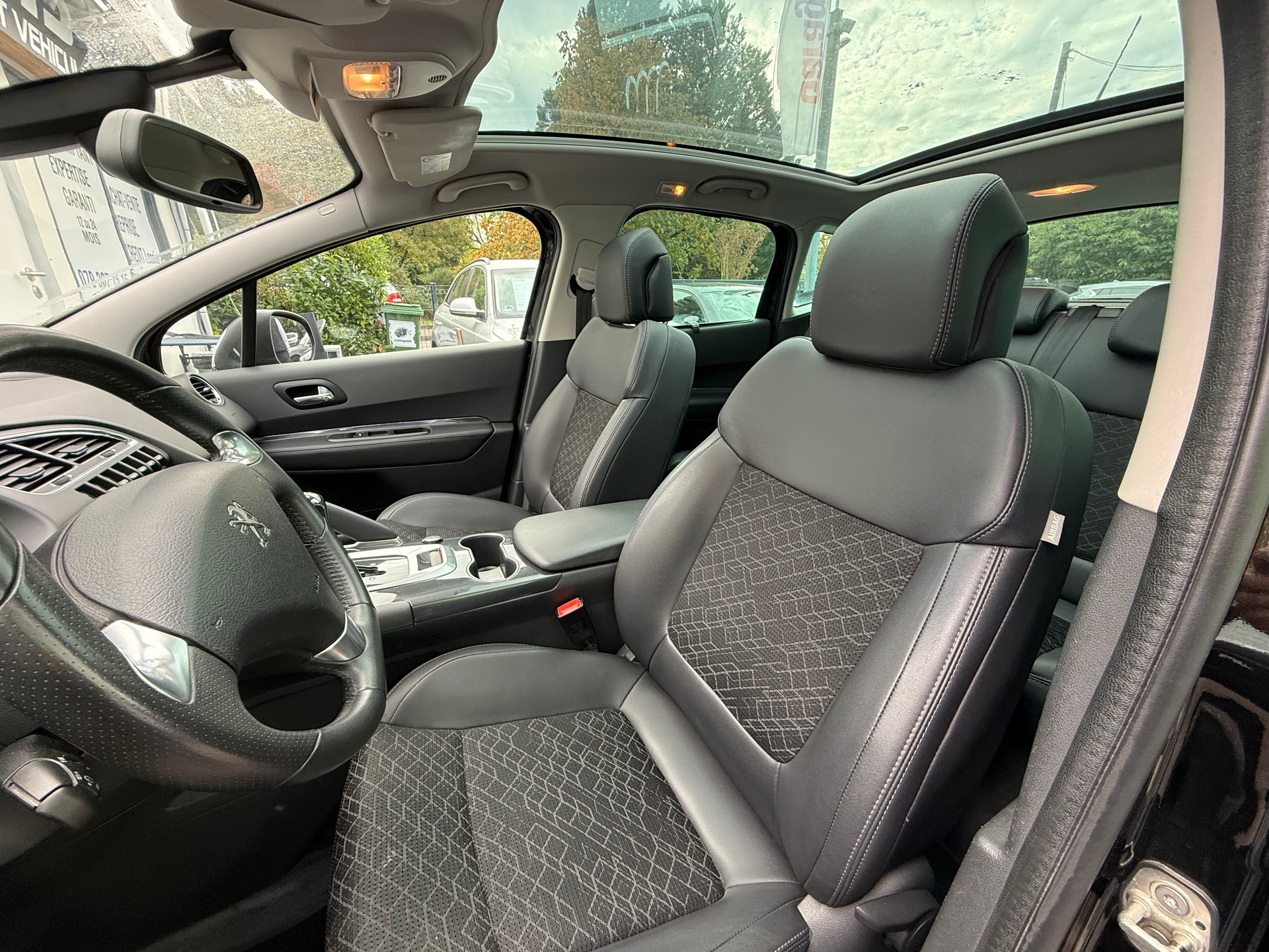PEUGEOT 3008 1.6 16V T Allure Tiptronic-image-10