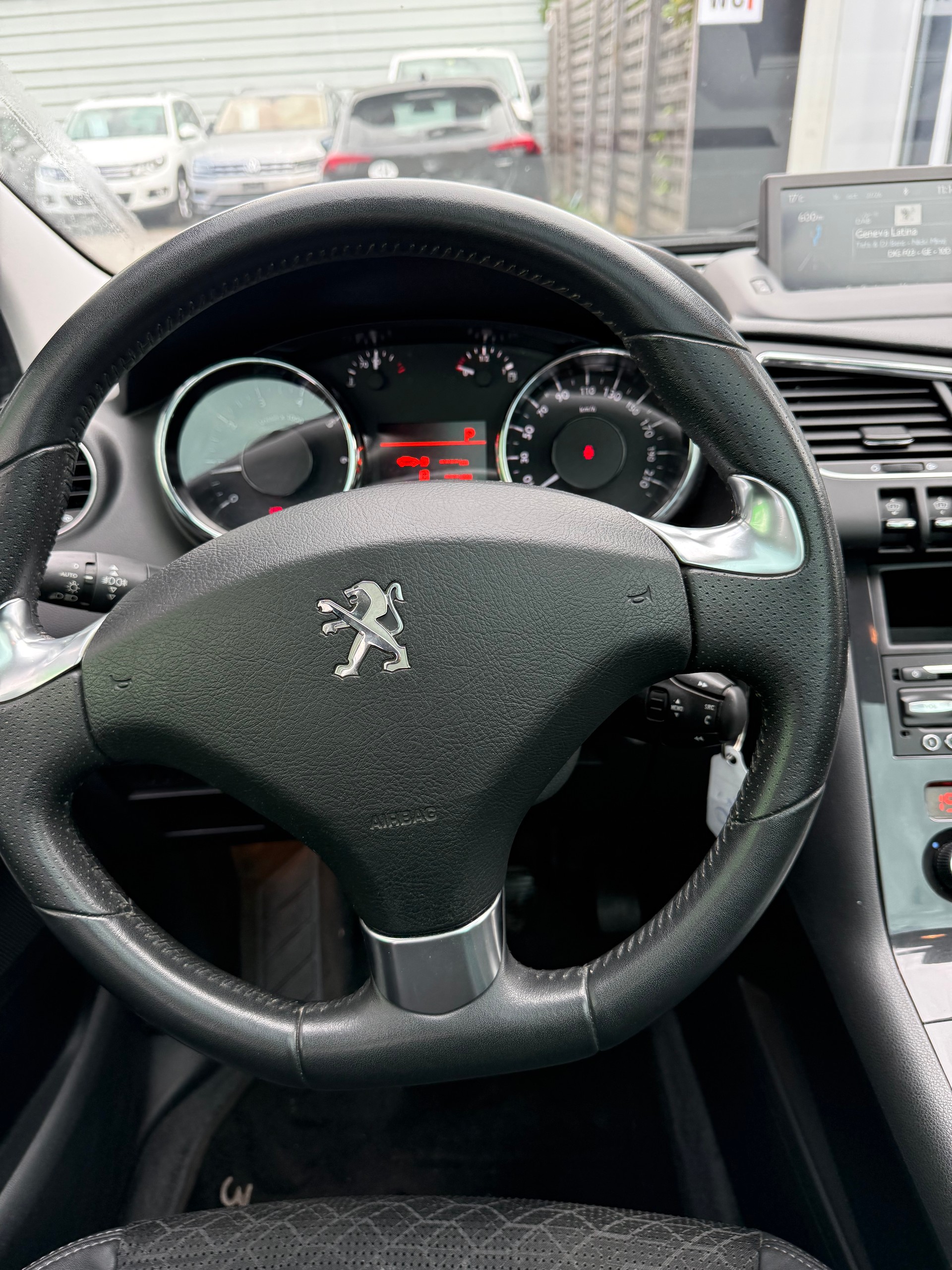 PEUGEOT 3008 1.6 16V T Allure Tiptronic-image-8
