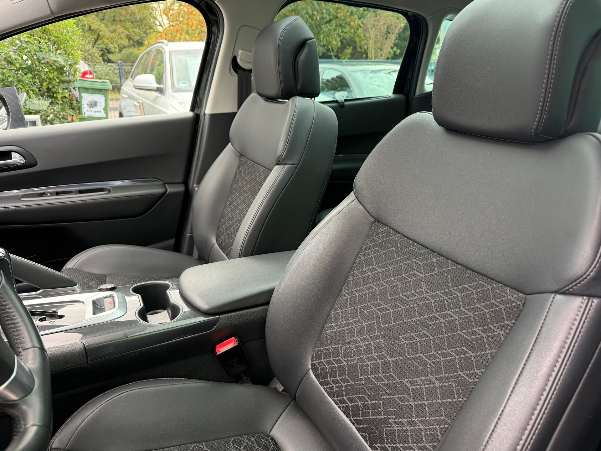 PEUGEOT 3008 1.6 16V T Allure Tiptronic-image-11