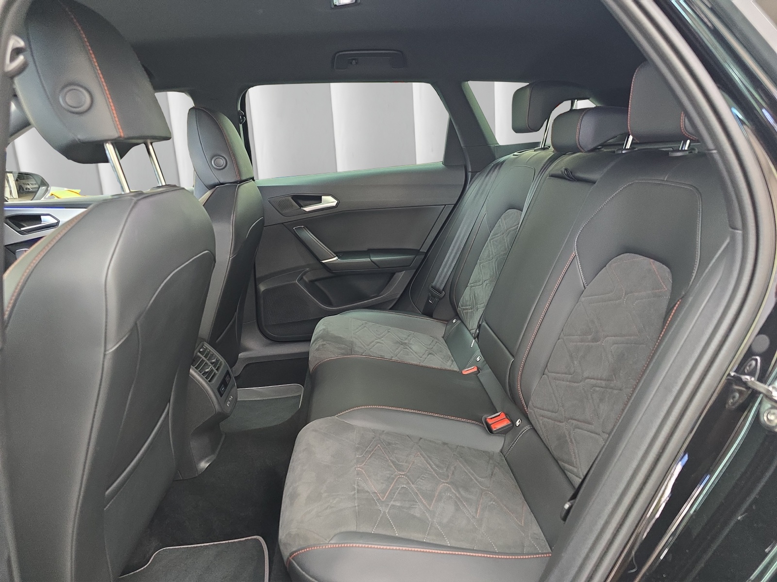 SEAT Leon ST 2.0 TDI Hola FR 4Drive DSG-image-12
