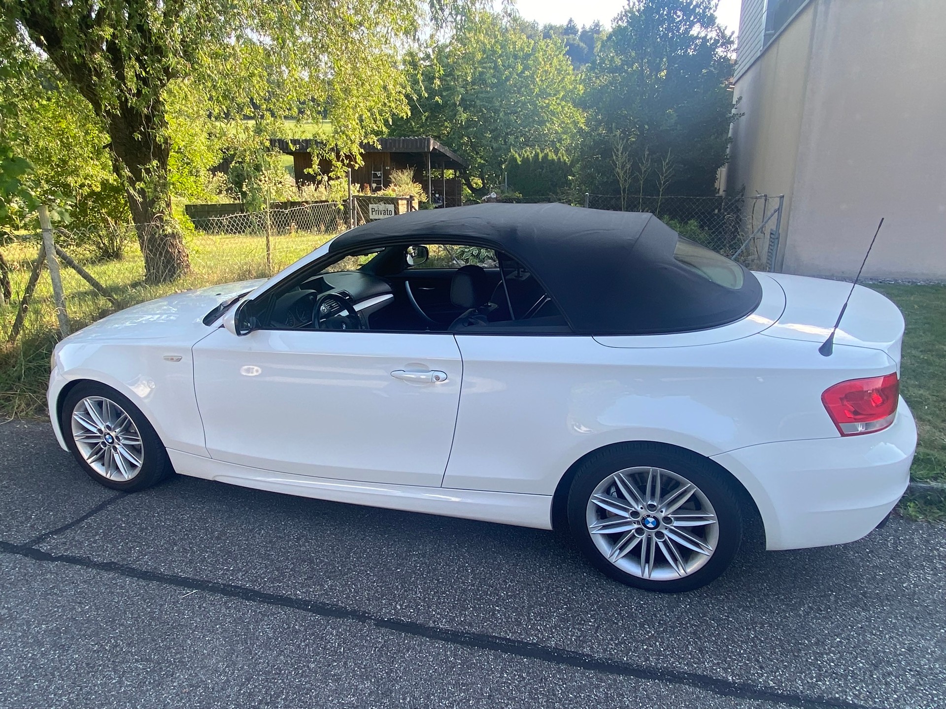 BMW 135i Cabrio DSG-image-1