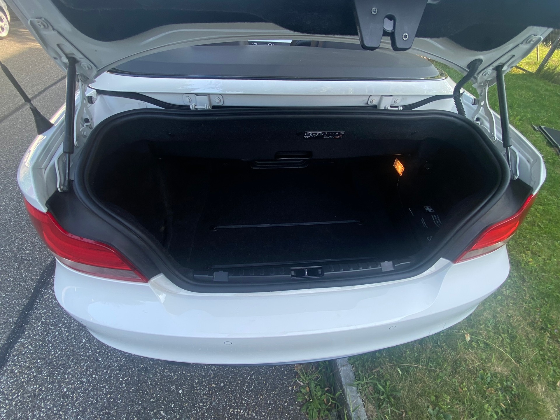 BMW 135i Cabrio DSG-image-9