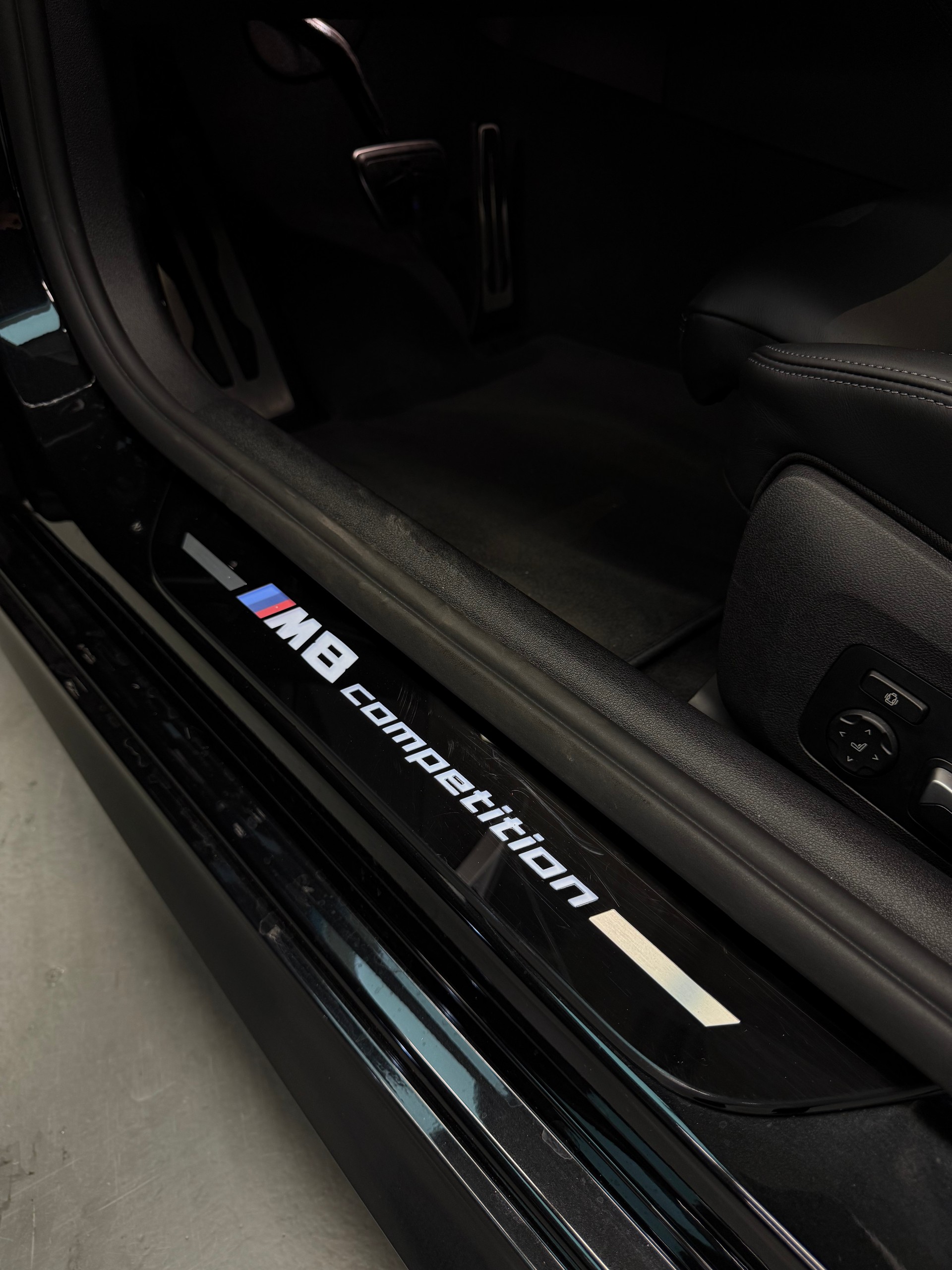 BMW M8 xDrive M Competition Steptronic Garantie & GRATISSERVICE / Aktionsleasing ab 999.--image-17