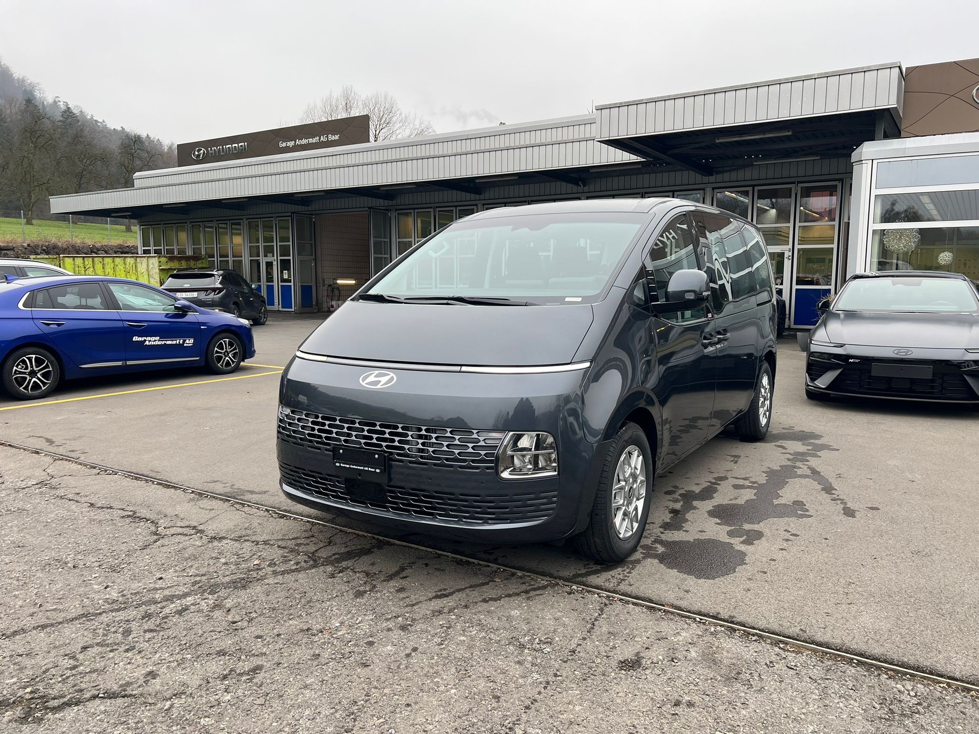 HYUNDAI Staria Wagon 1.6 T-GDi HEV Amplia A-showroom-element-2