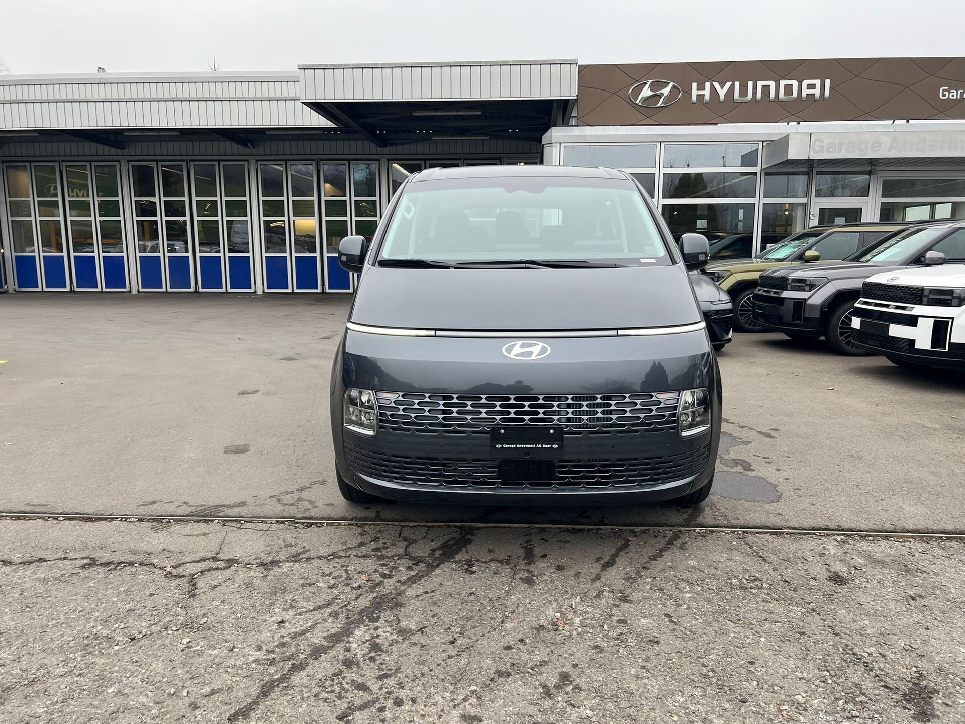 HYUNDAI Staria Wagon 1.6 T-GDi HEV Amplia A-showroom-element-1