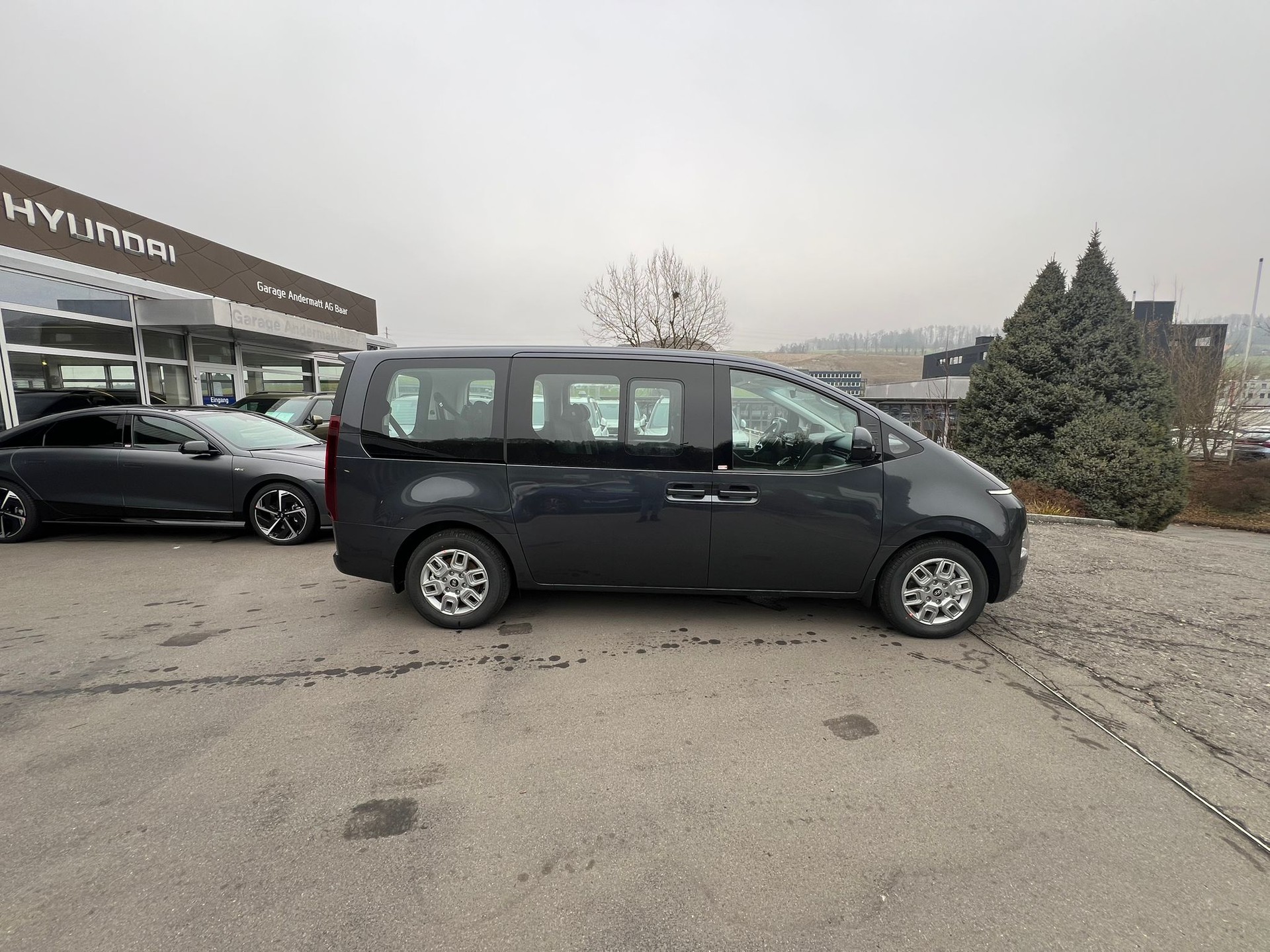HYUNDAI Staria Wagon 1.6 T-GDi HEV Amplia A-image-8