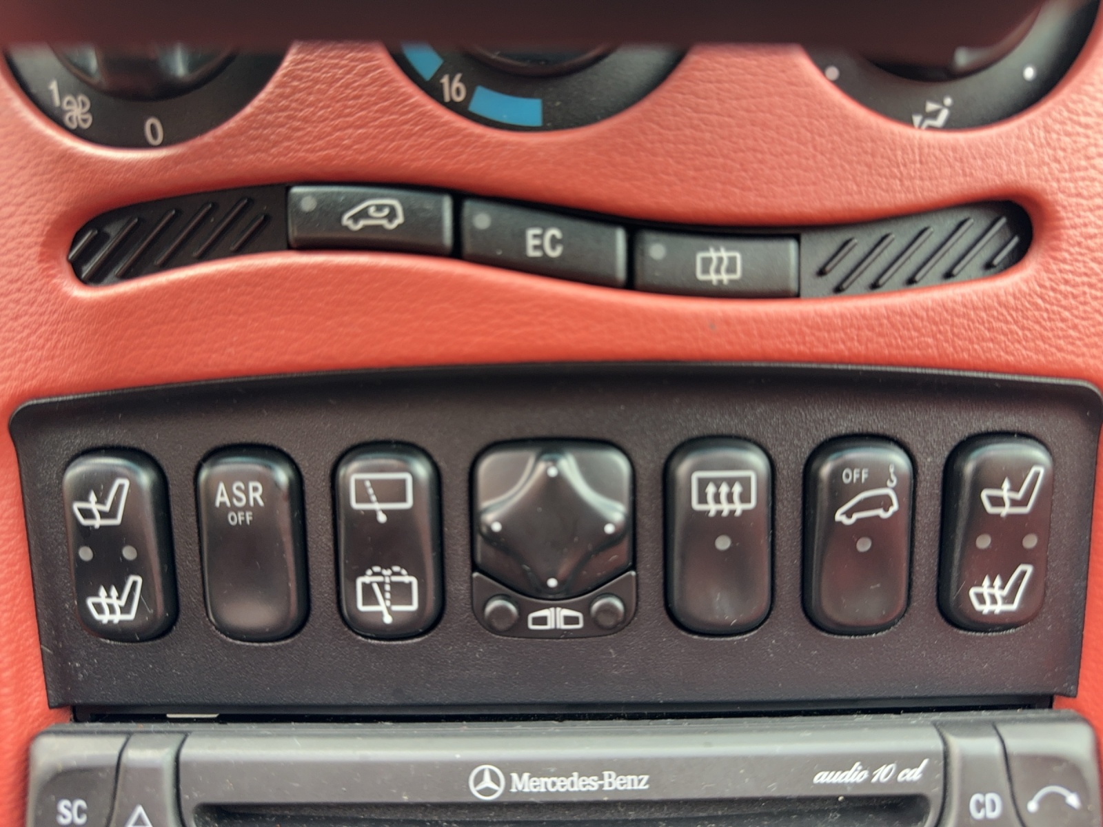 MERCEDES-BENZ A 190 Avantgarde-image-22